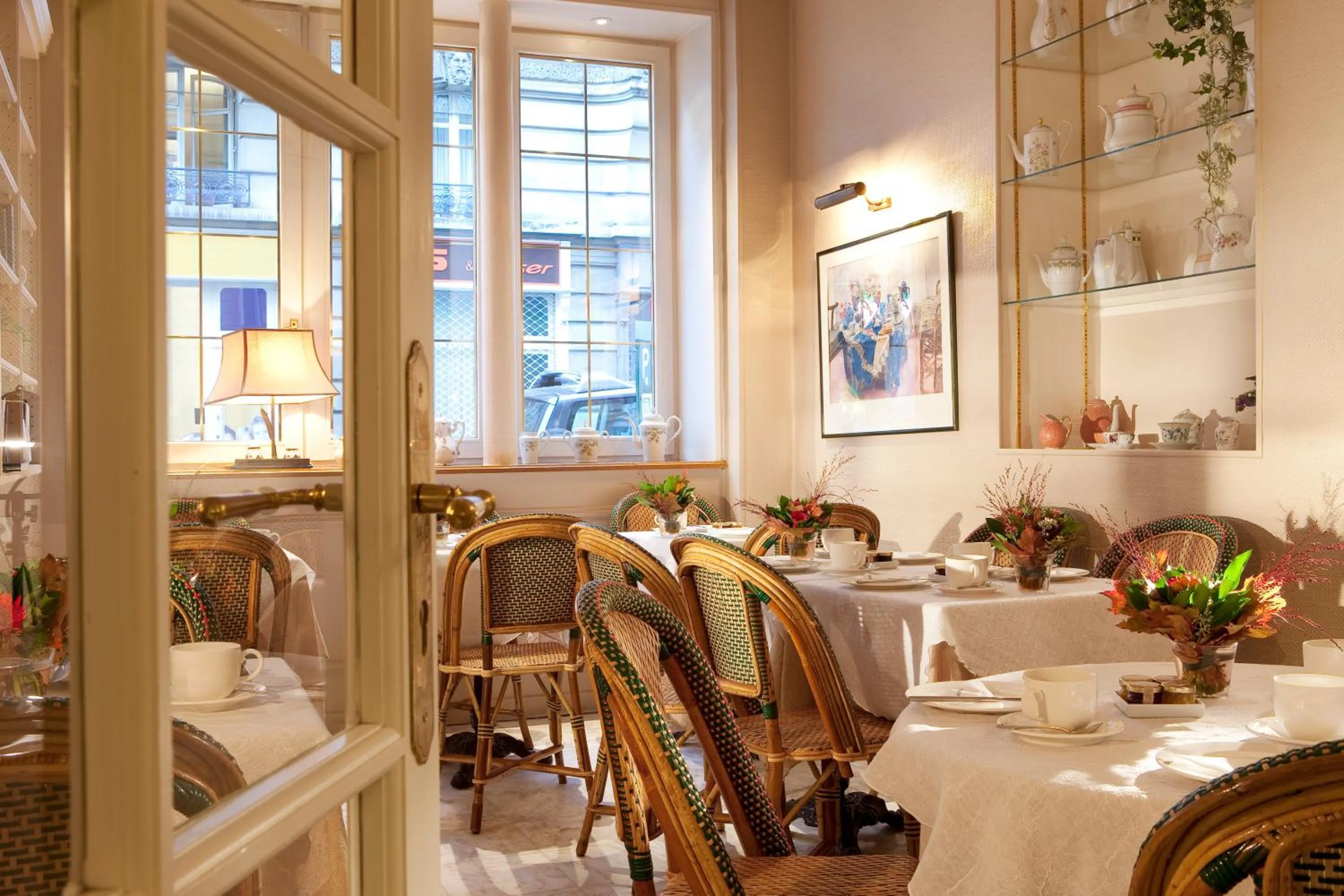 Restaurant/places to eat in New Orient Hotel