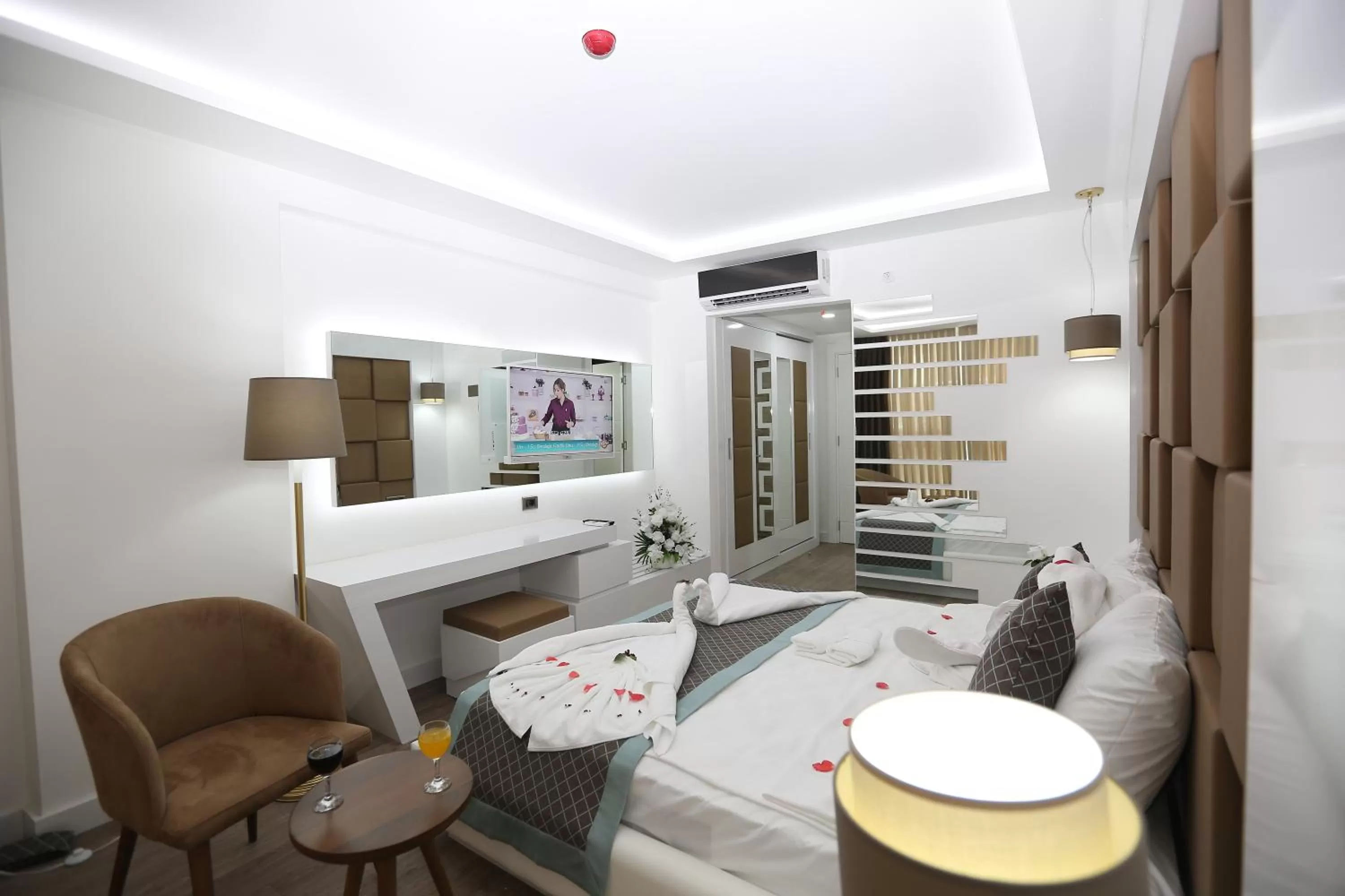 Bed in Elips Royal Hotel & SPA