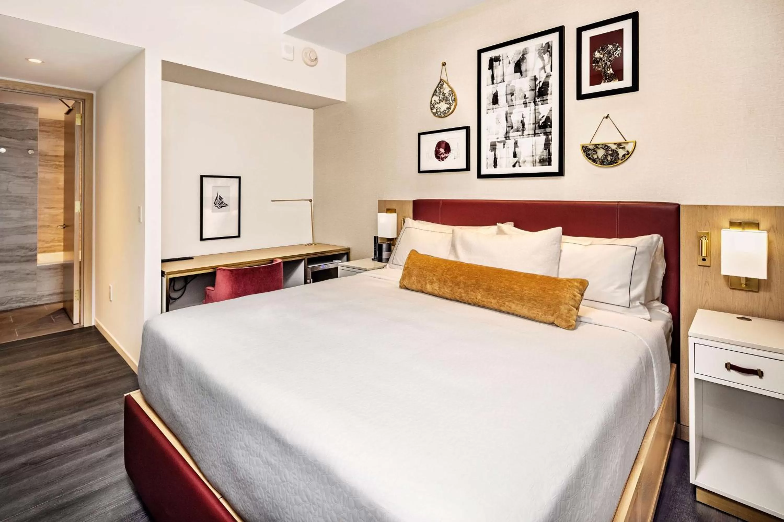 Bedroom, Bed in Hilton Club The Central at 5th New York