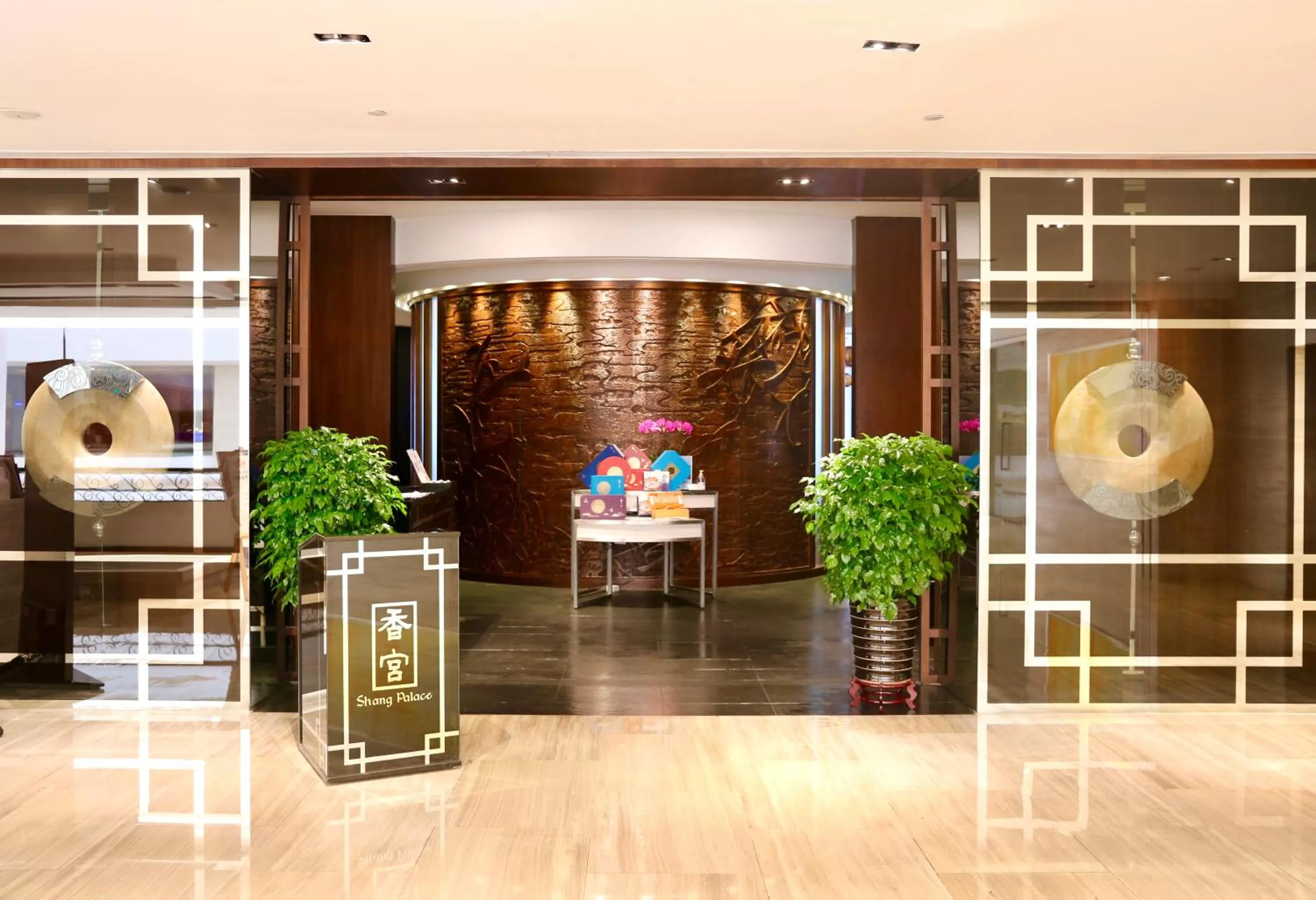 Restaurant/places to eat in Shangri-La Shenzhen - Nearby Luohu Border, Outdoor Swimming Pool