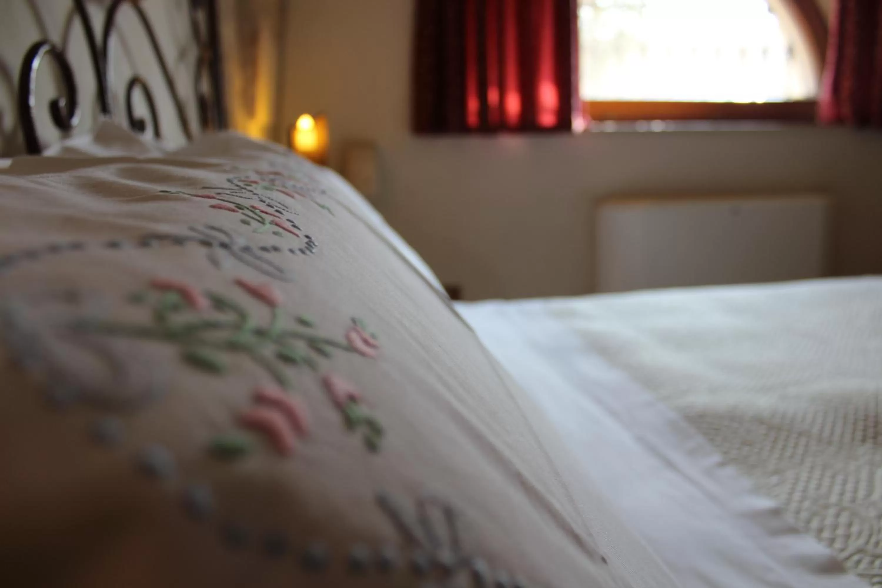 Decorative detail, Bed in Masseria Tolla