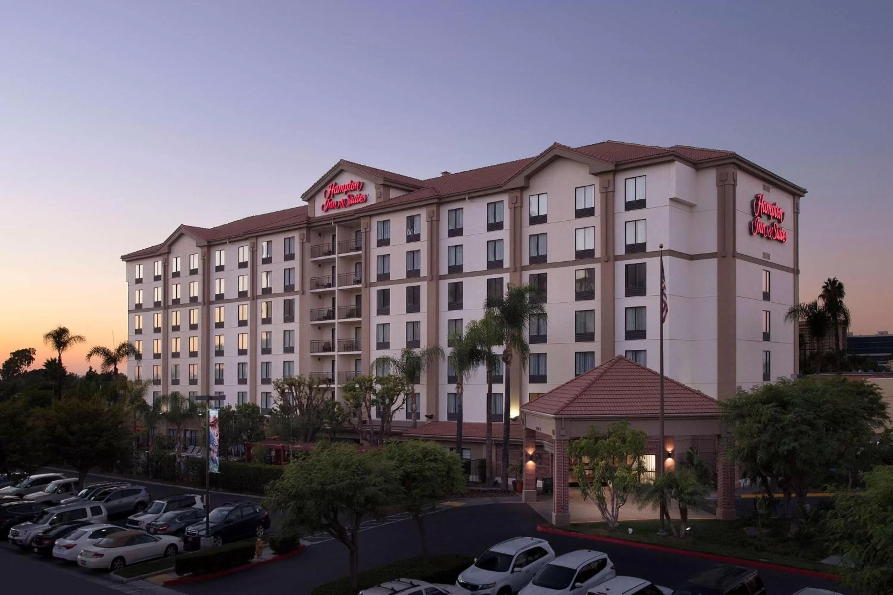 Property building in Hampton Inn & Suites Anaheim Garden Grove