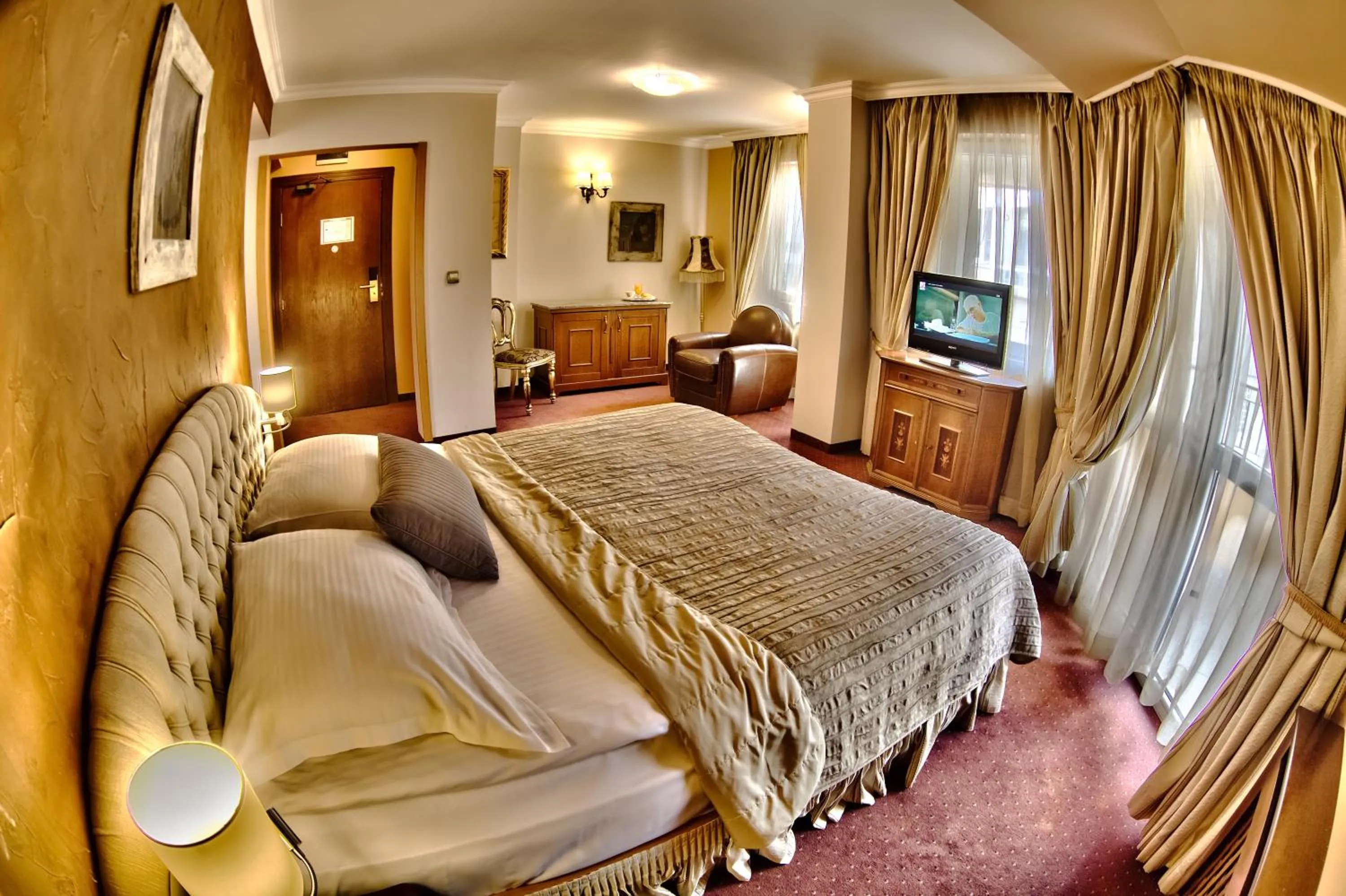 Toilet, Bed in Meg-Lozenetz Hotel