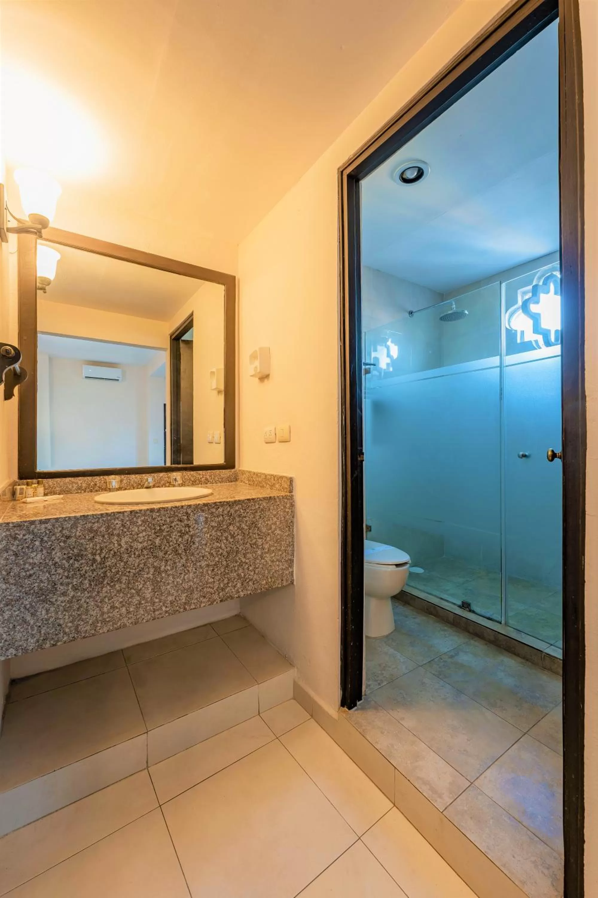 Bathroom in Maison del Embajador