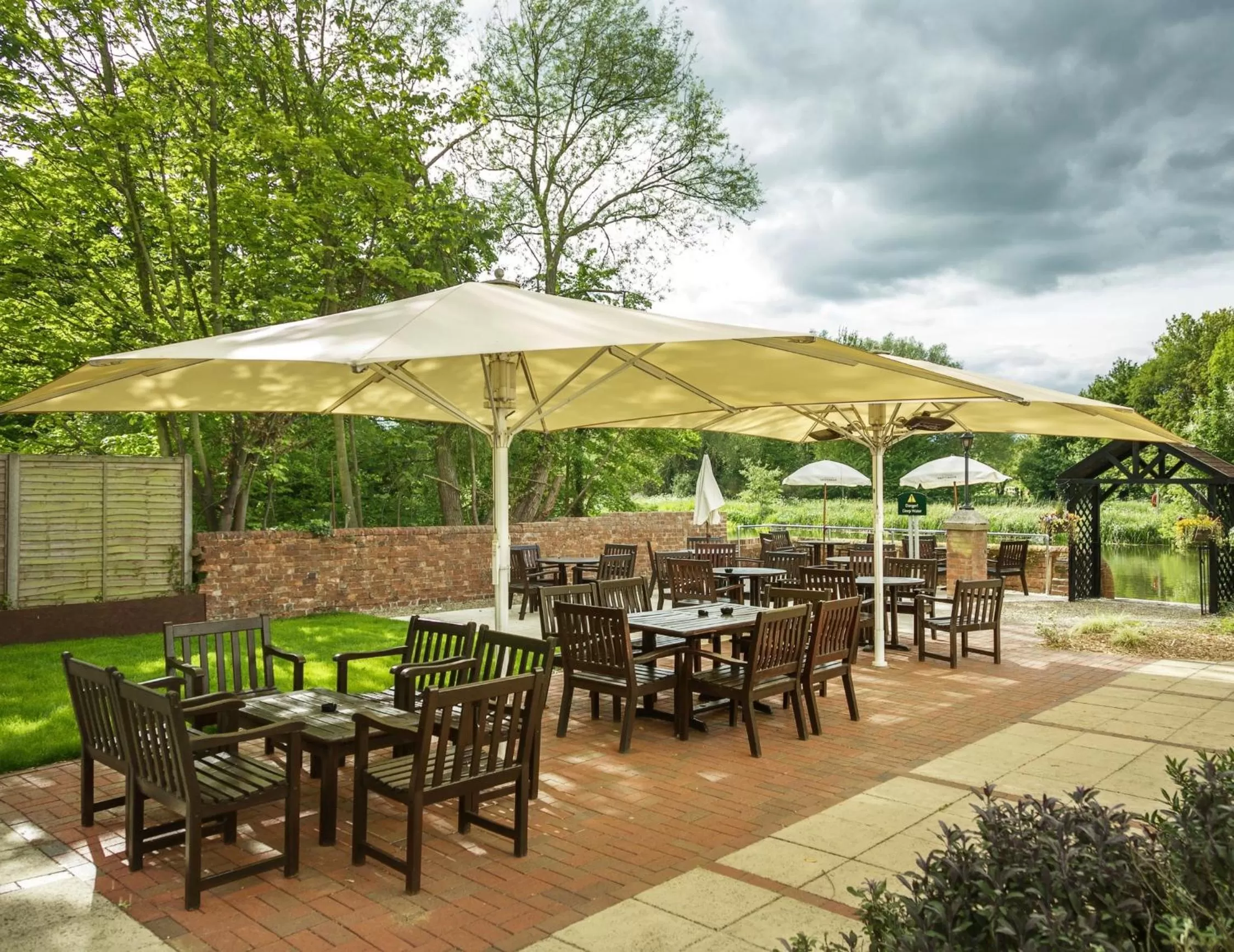 Patio in The Kingfisher