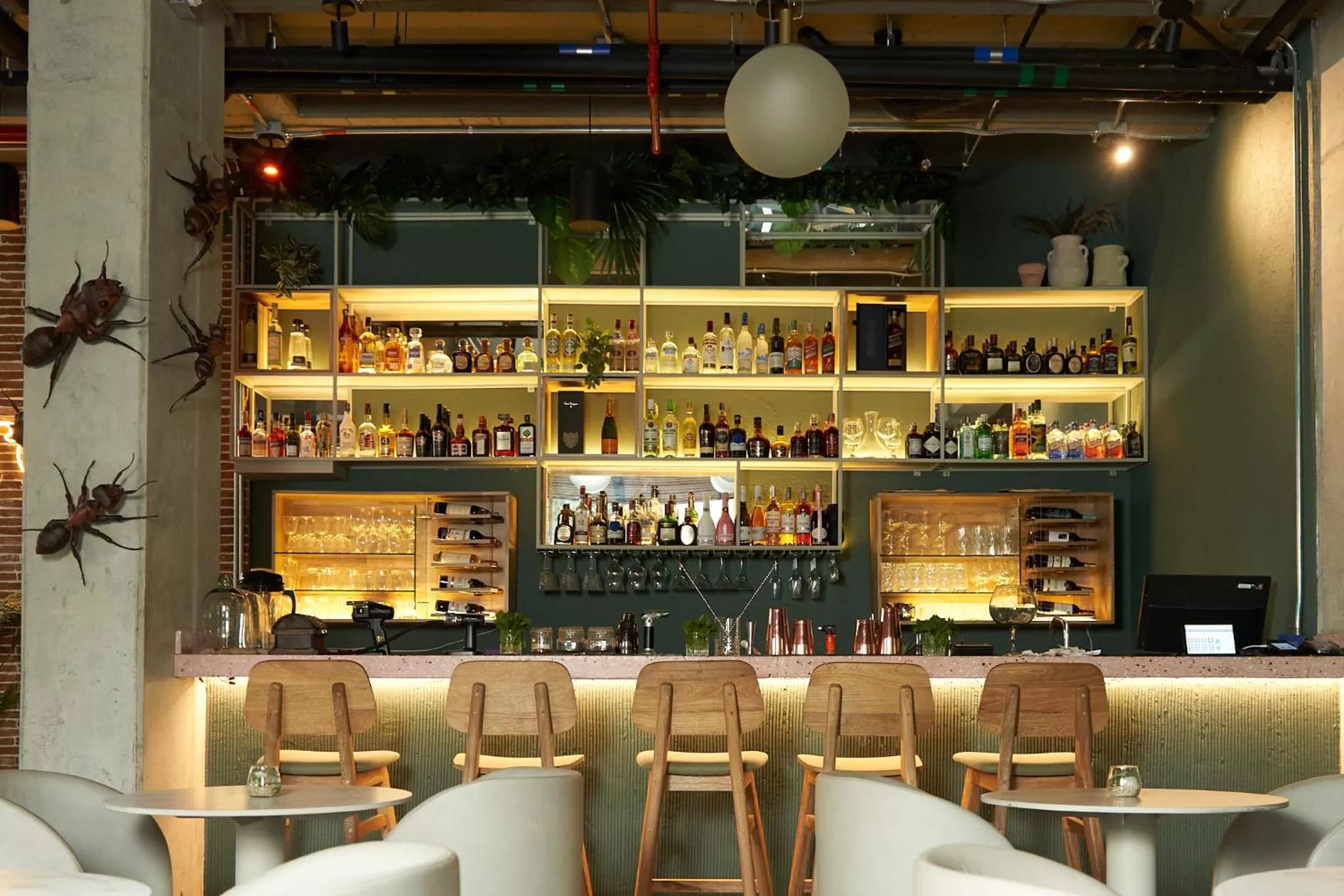 Restaurant/places to eat in Eutopiq Hotel