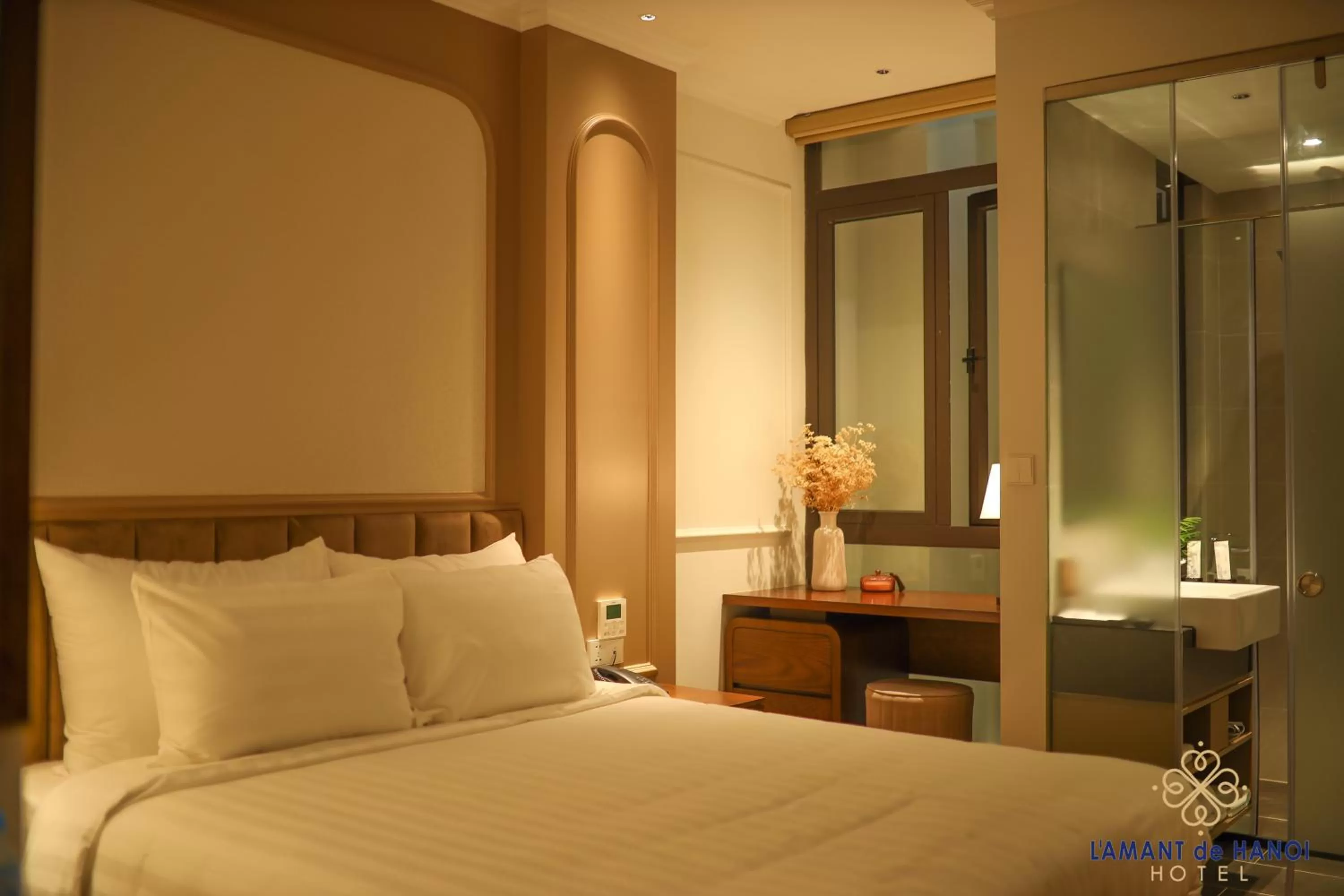 Bed in L'amant de Hanoi Hotel - khách sạn Lamant de Hà Nội