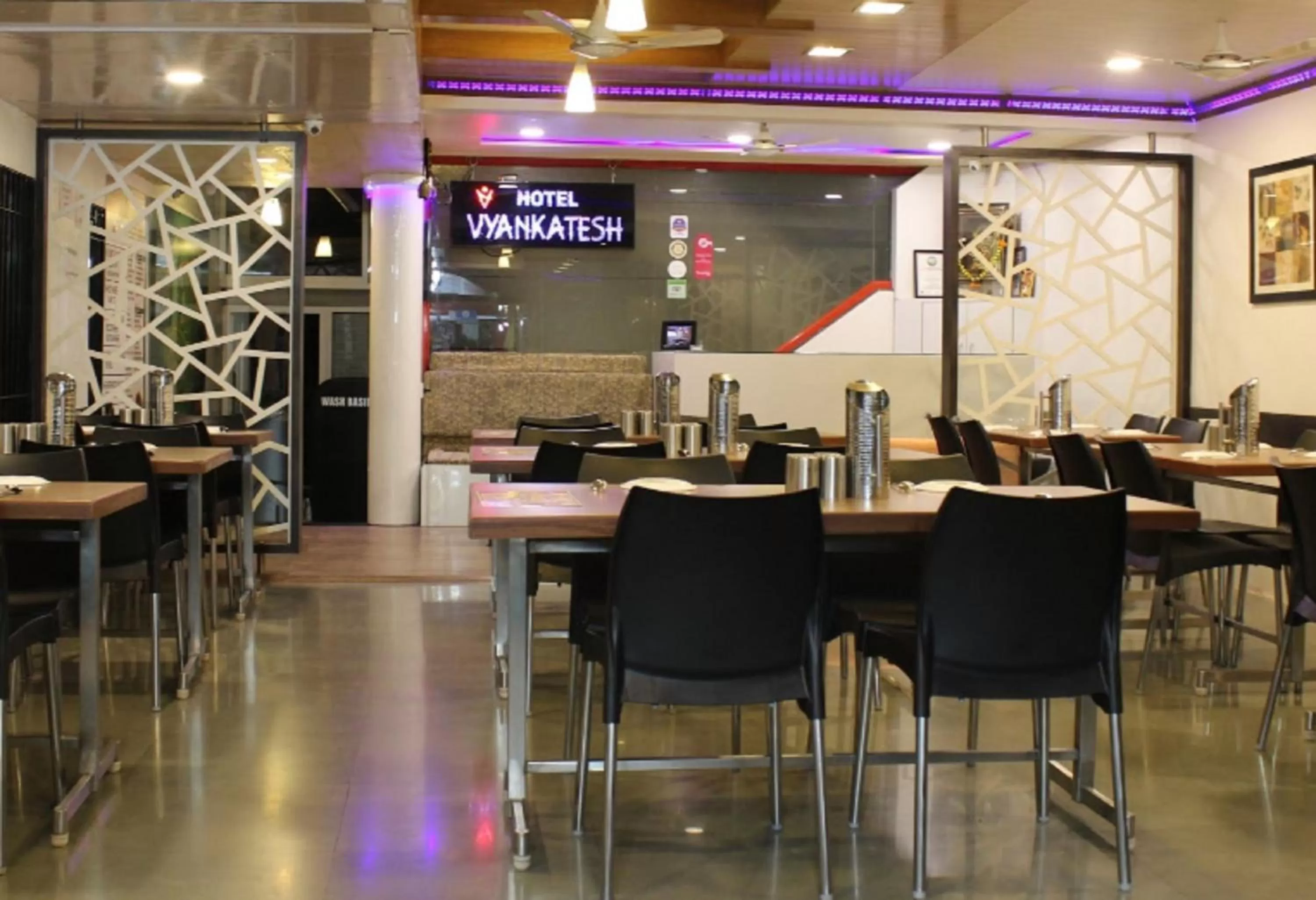 Restaurant/places to eat in Hotel Vyankatesh & Pure Veg Restaurant