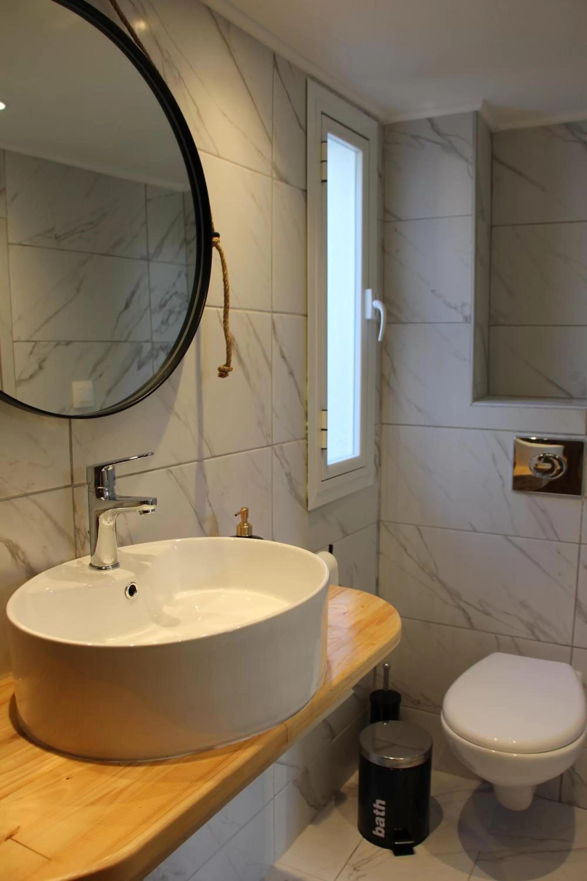 Lamprini's Deluxe Studios