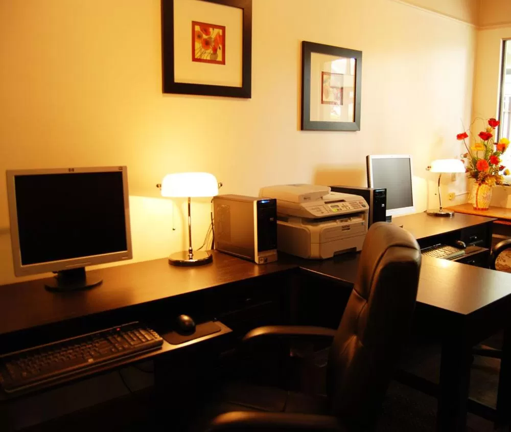 Business facilities, TV/Entertainment Center in The Margate Resort