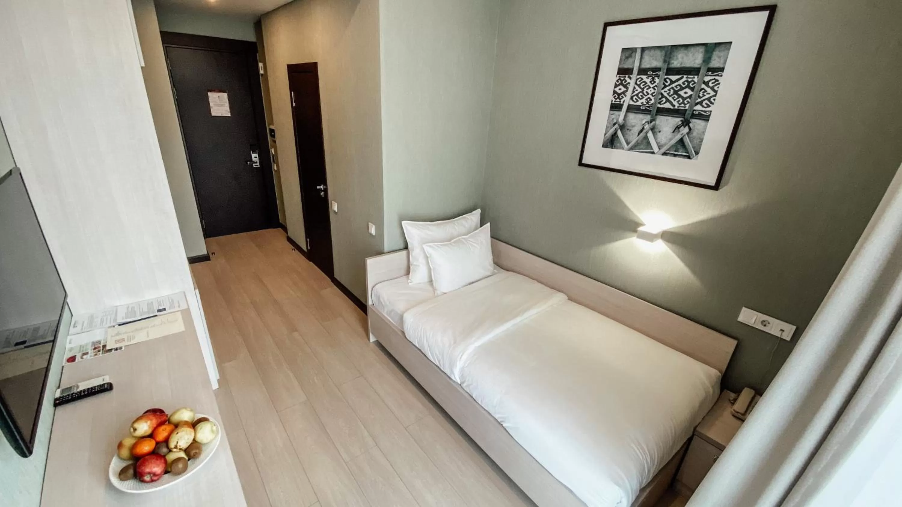 Photo of the whole room, Bed in Resident City Hotel