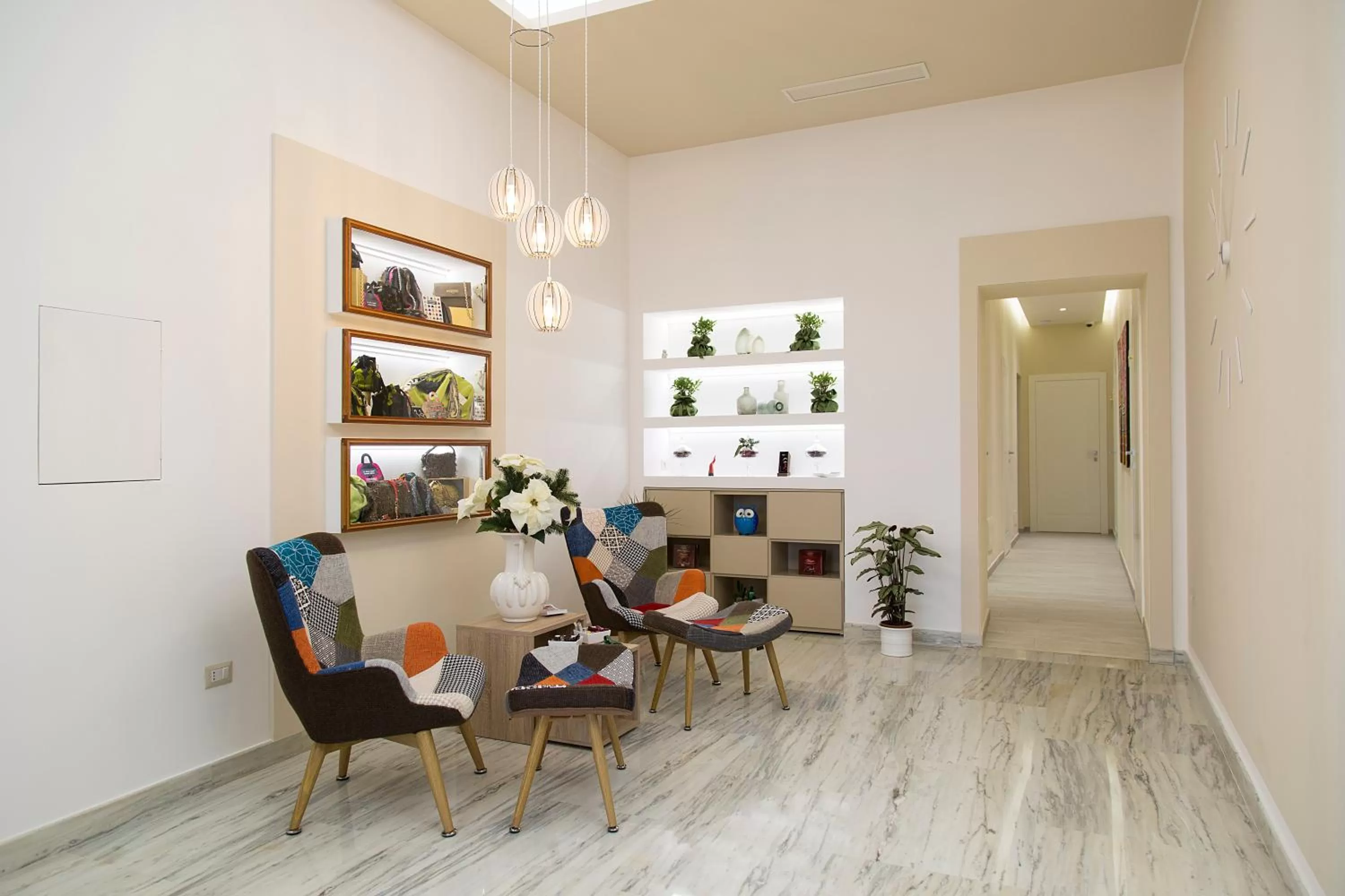 Communal lounge/ TV room in The Five Rooms Napoli