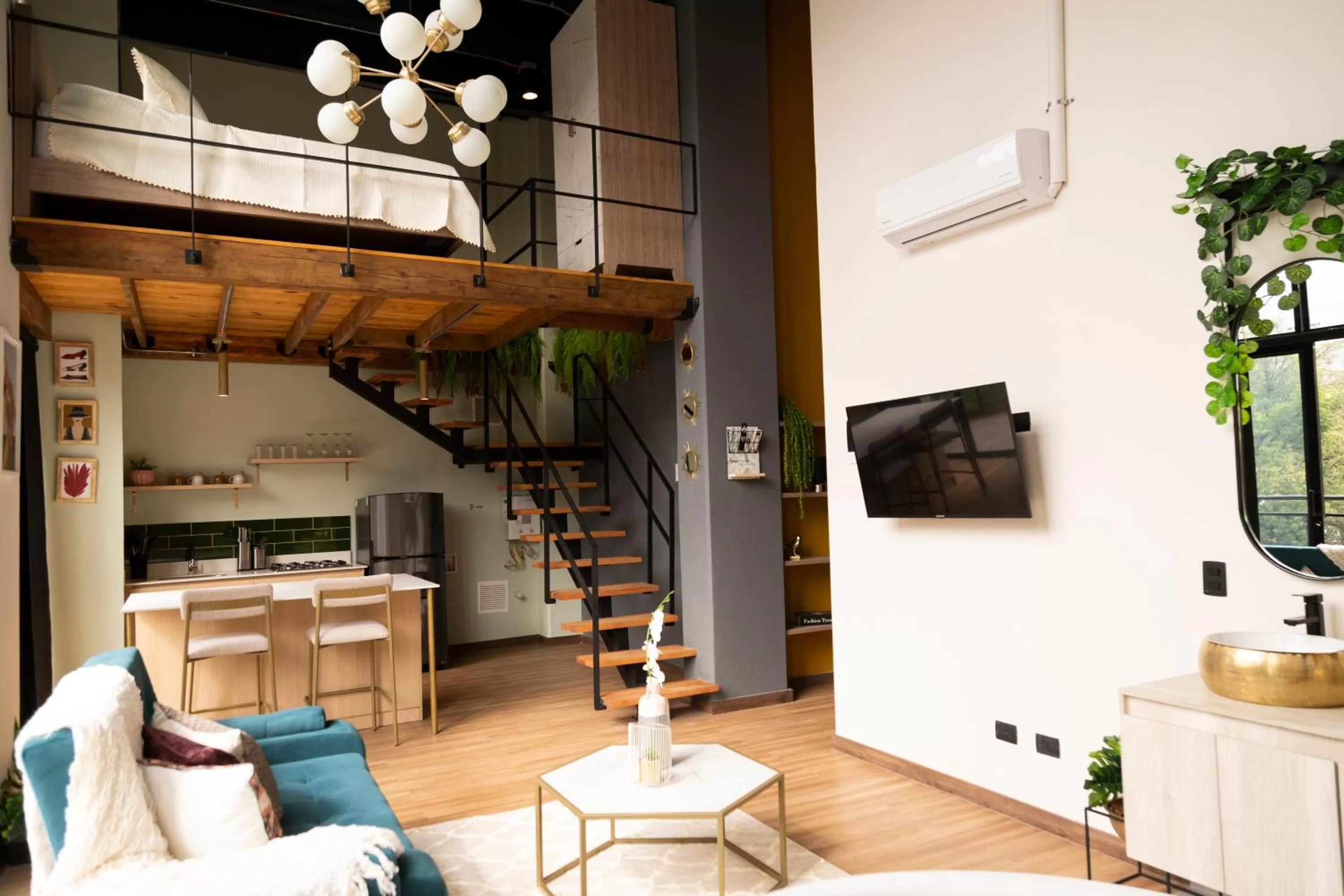 Photo of the whole room in Royal Living Poblado