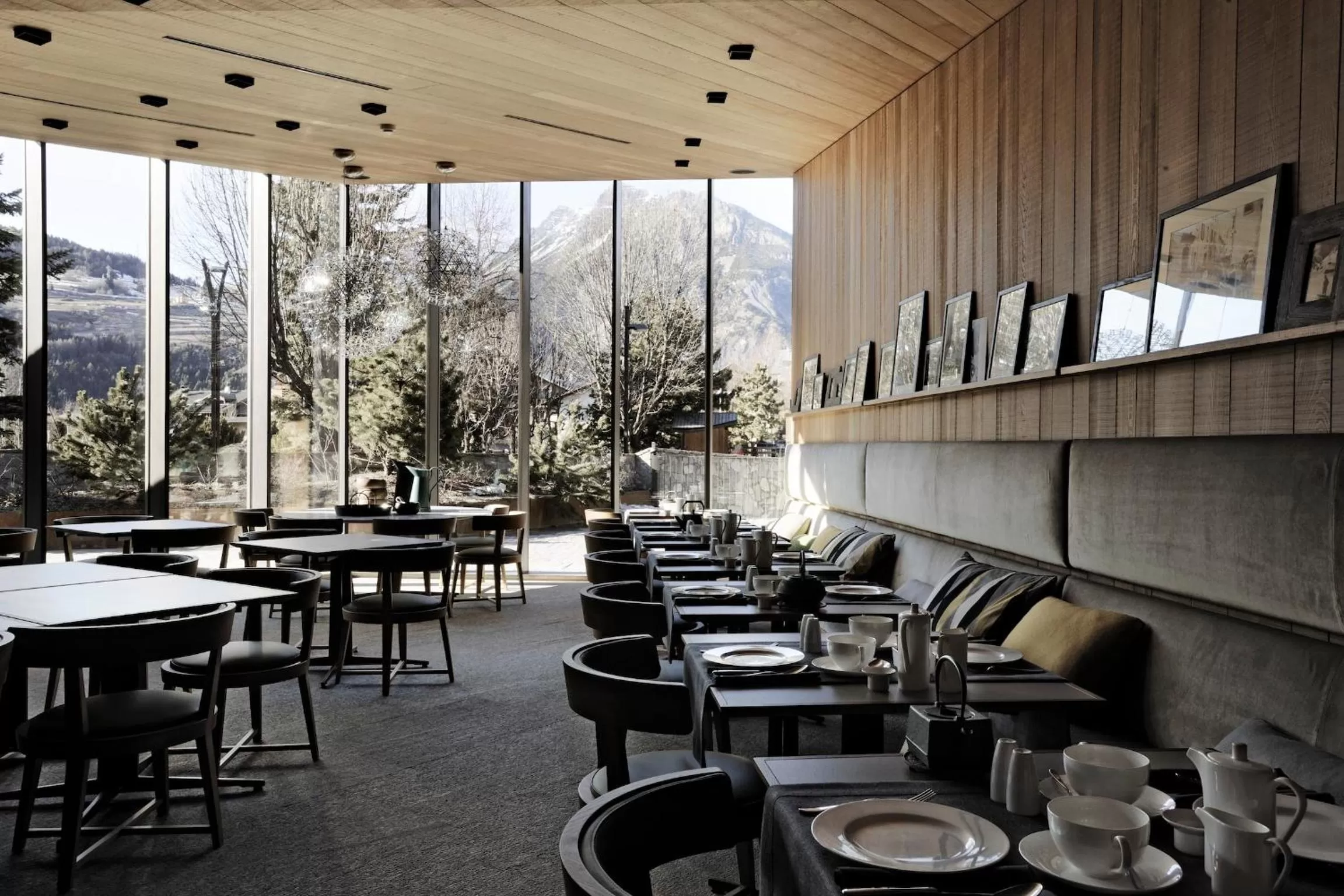 Restaurant/places to eat in Eden Hotel