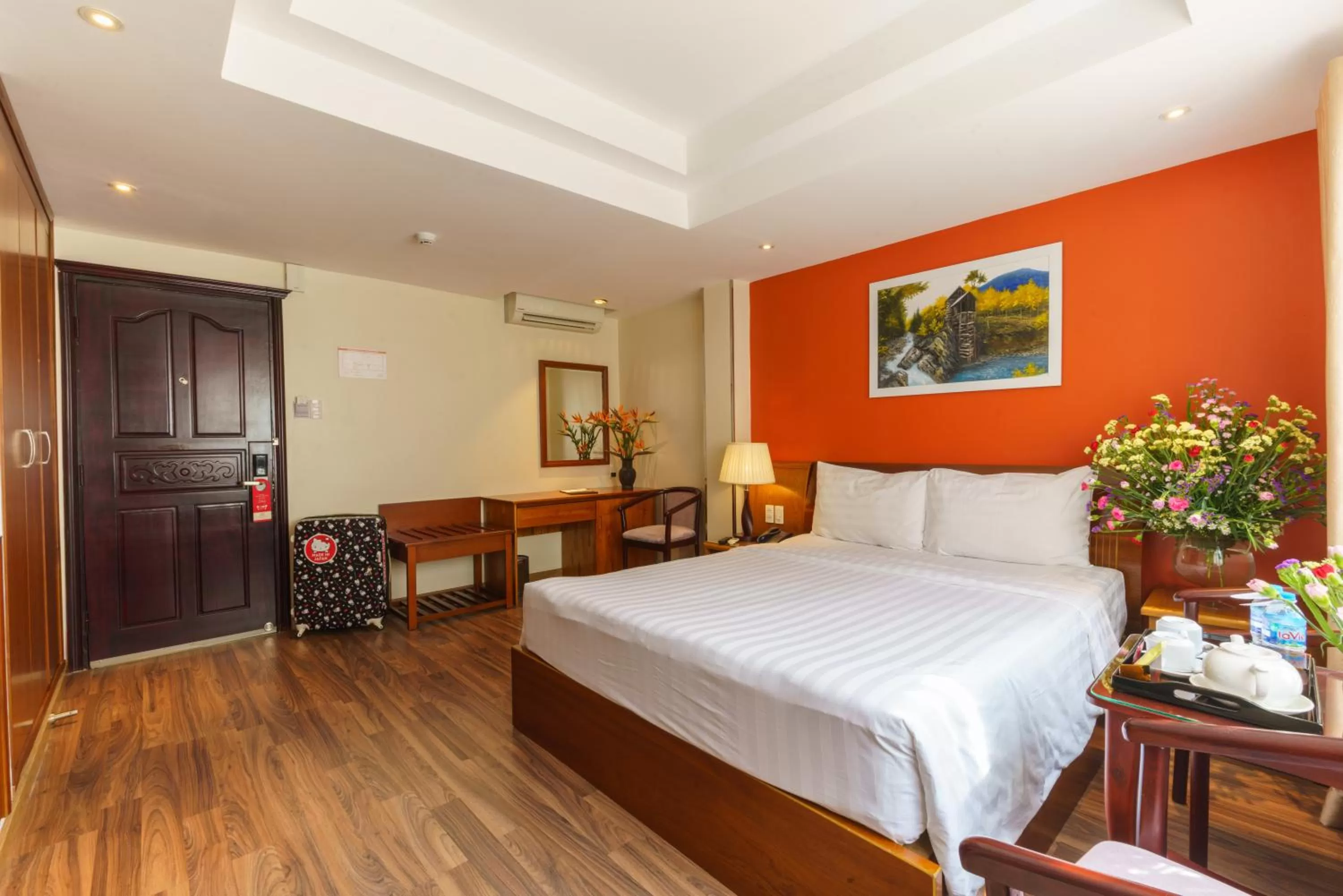 Photo of the whole room, Bed in Roseland Corp Hotel