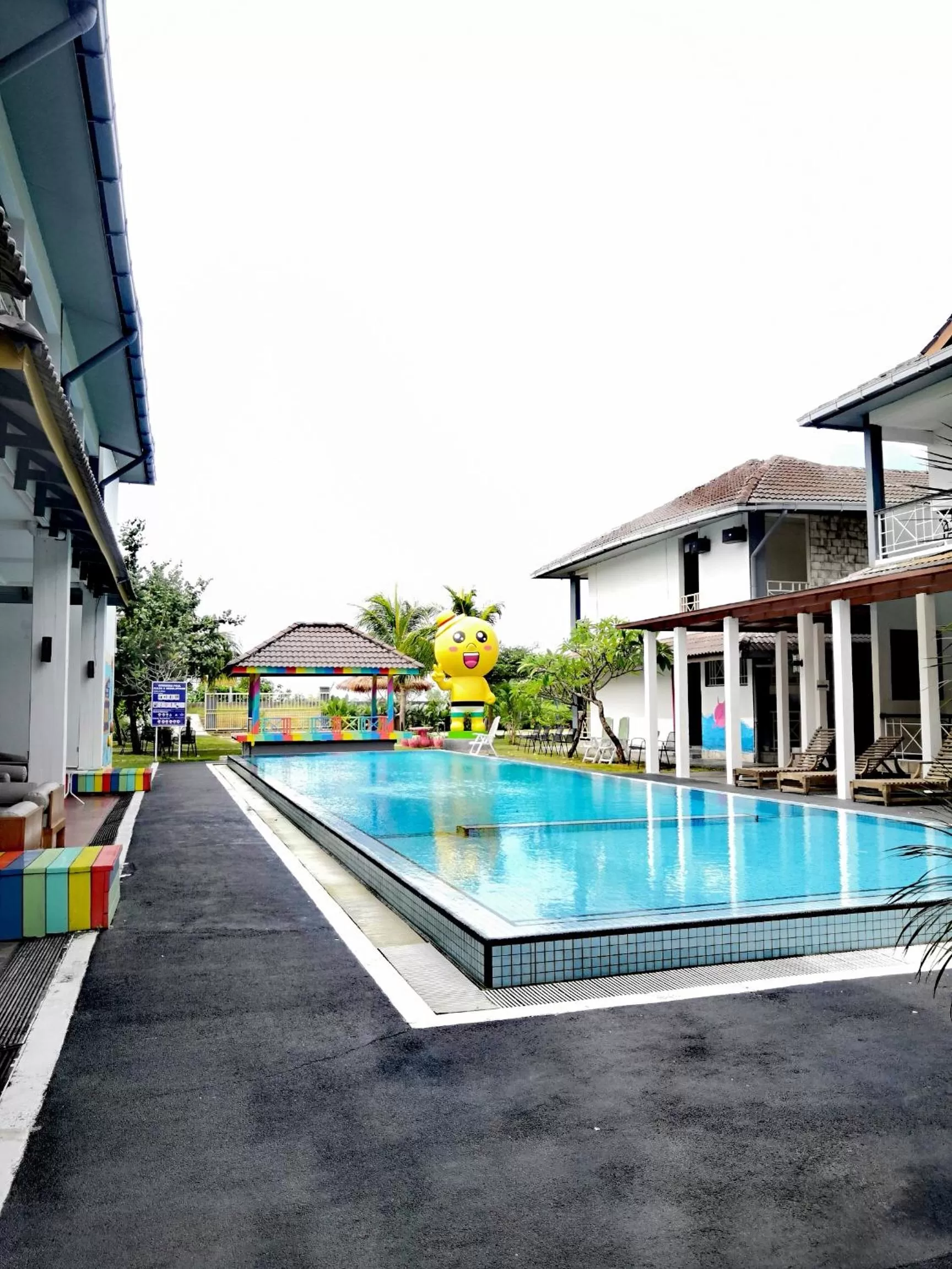 Swimming pool in Alia Residence Business Resort