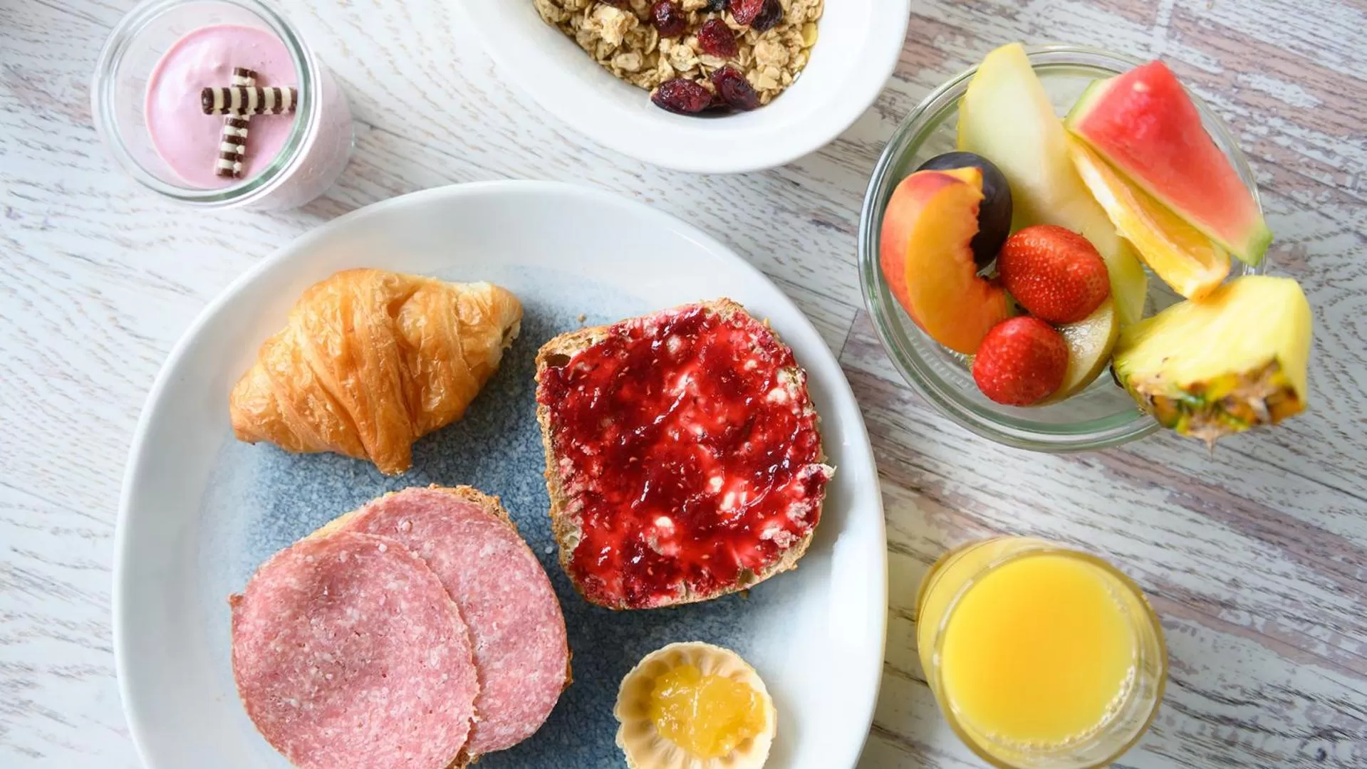 Breakfast in Hotel Am Medemufer