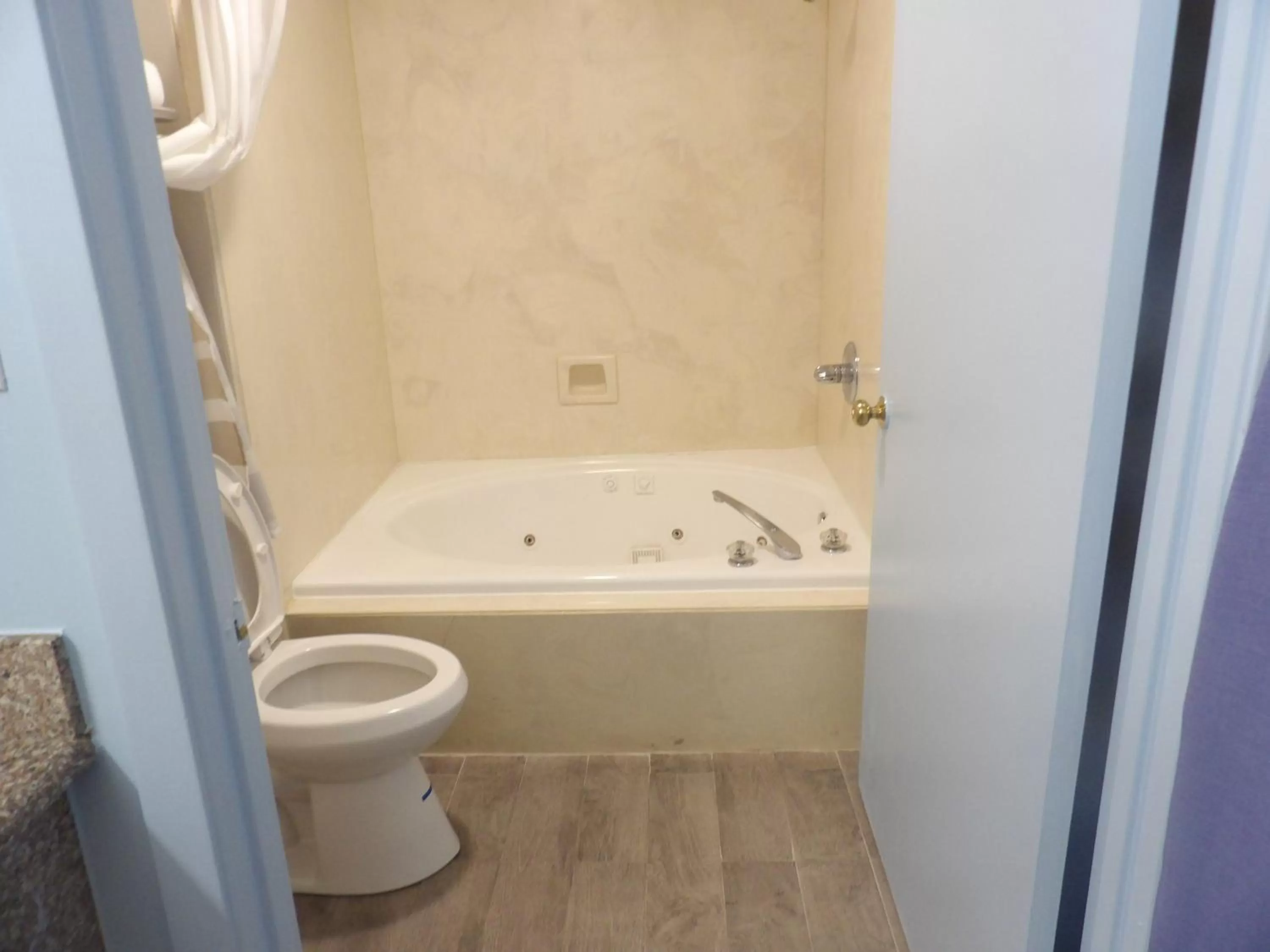 Super 8 by Wyndham Ocean Springs Biloxi