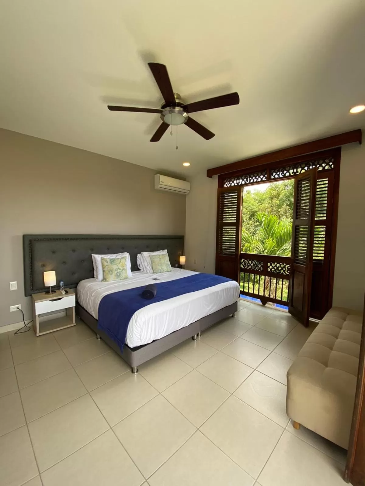 Photo of the whole room, Bed in La Herencia Hotel