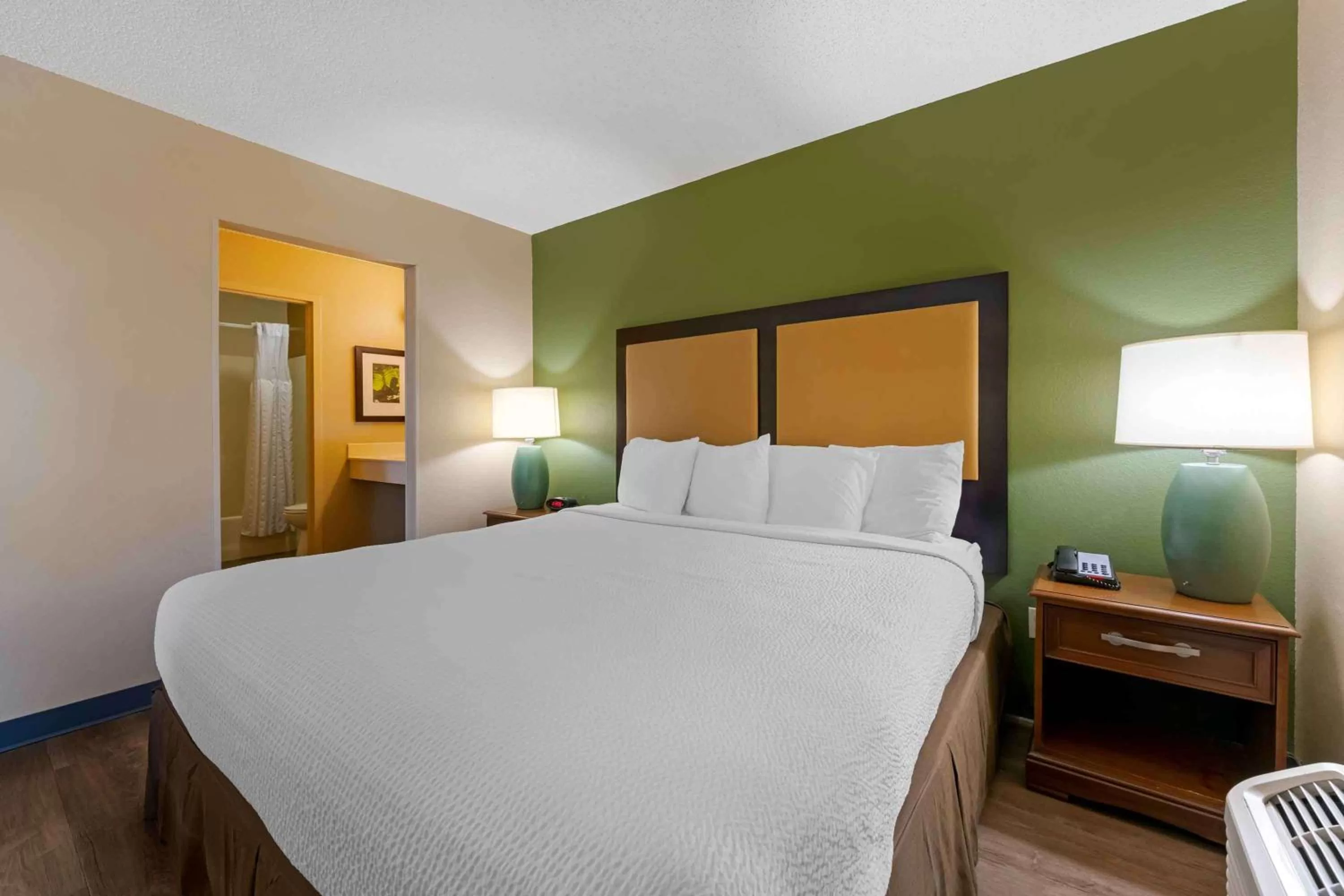 Bedroom, Bed in Extended Stay America Suites - Orlando - Convention Center - 6443 Westwood