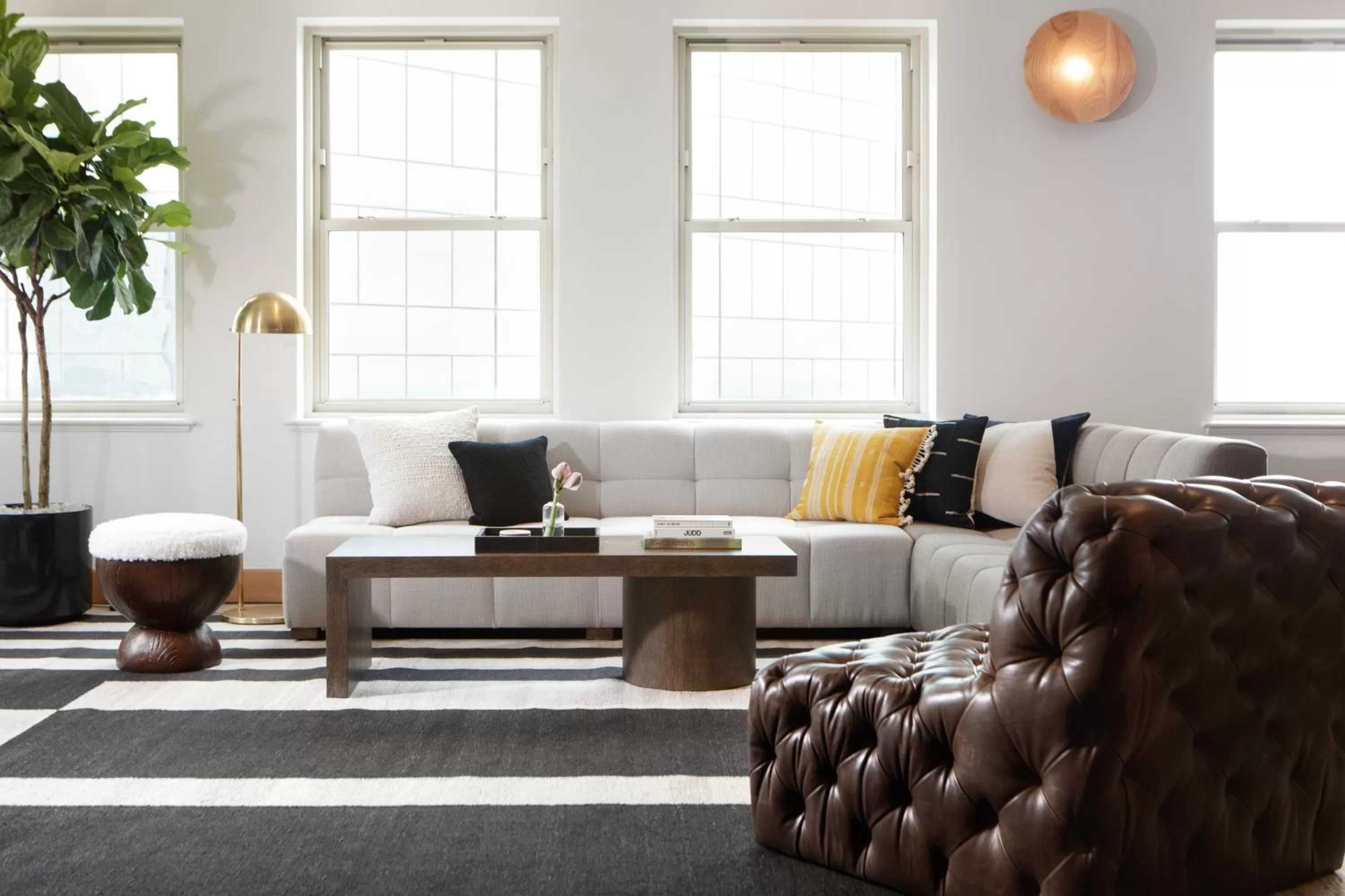 Living room in Kimpton - Harper Hotel by IHG