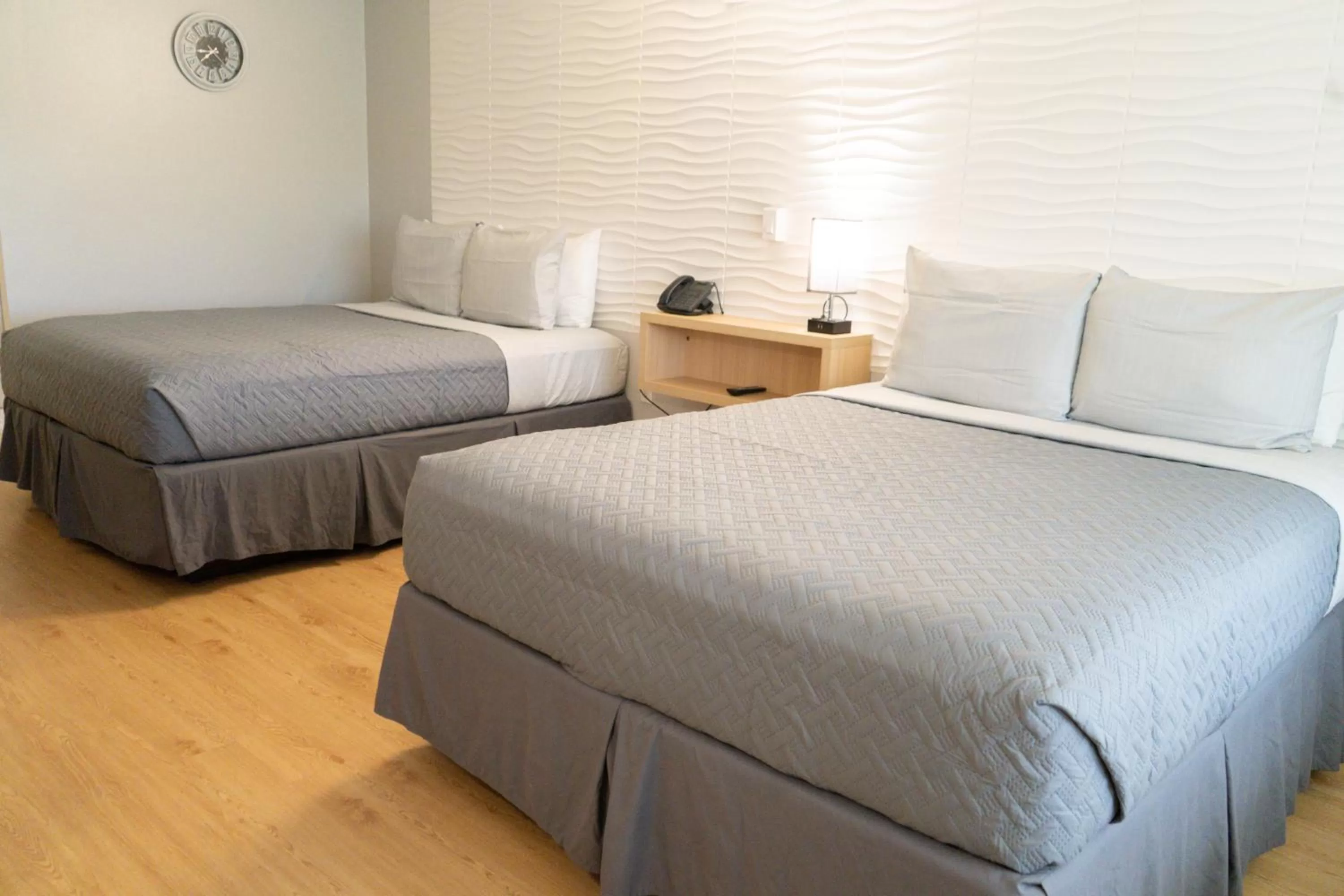 Bed in Hotel Room Near Disney 4 People