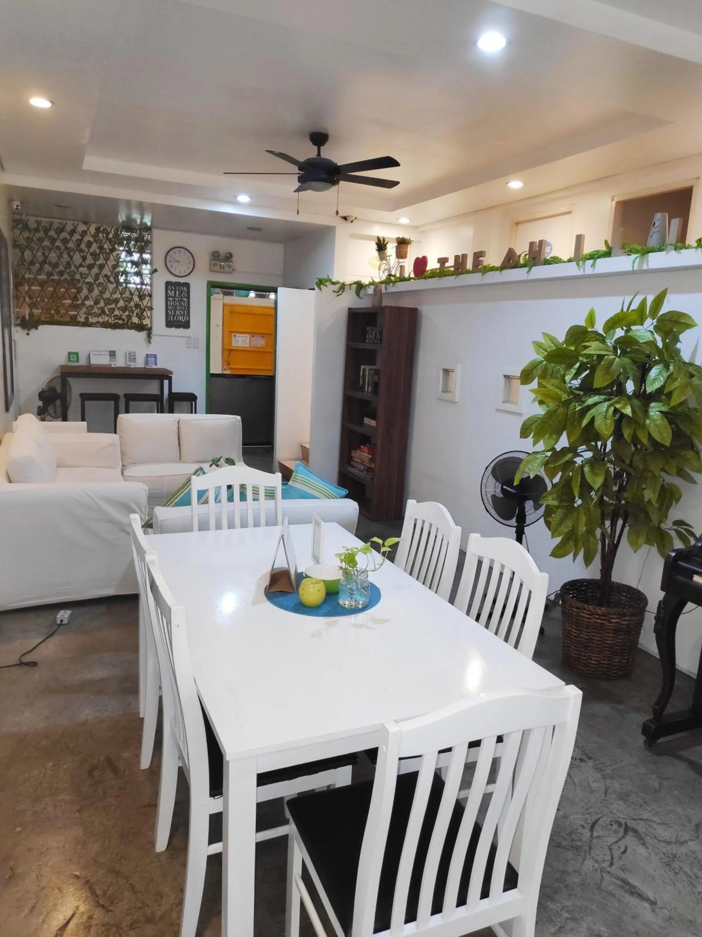 Dining area in Crossroads Hostel Manila