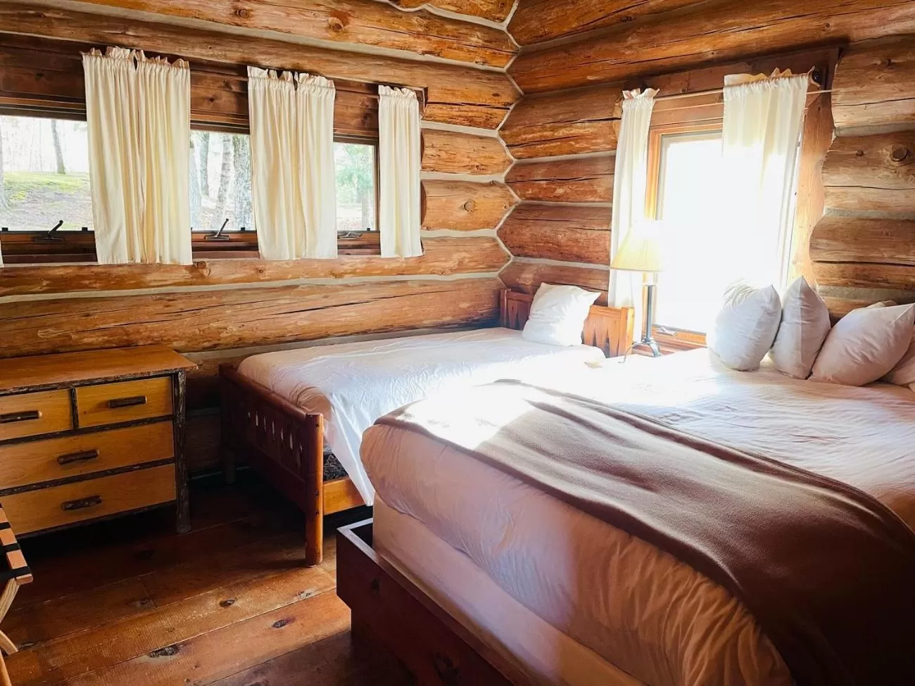 Bed in Drummond Island Resort