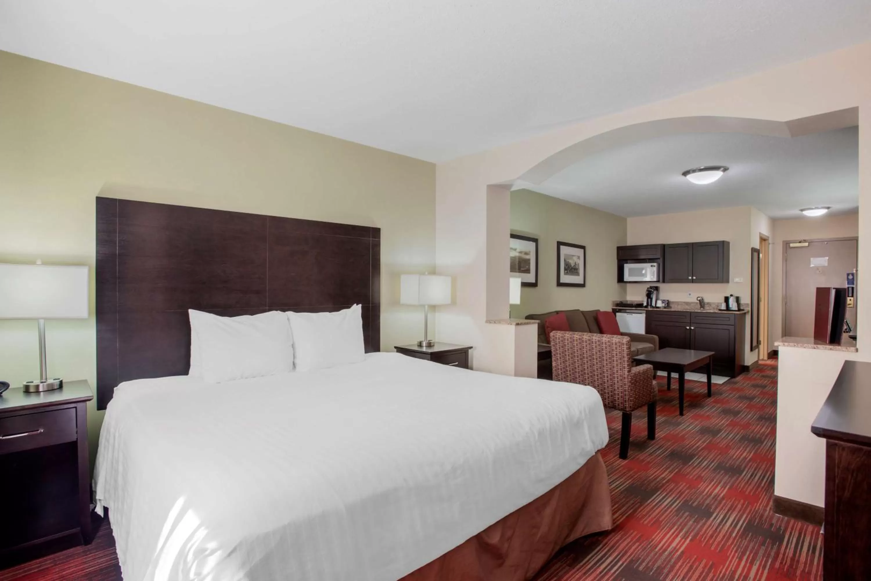 King Suite with Kitchenette in Best Western Plus Red Deer Inn & Suite