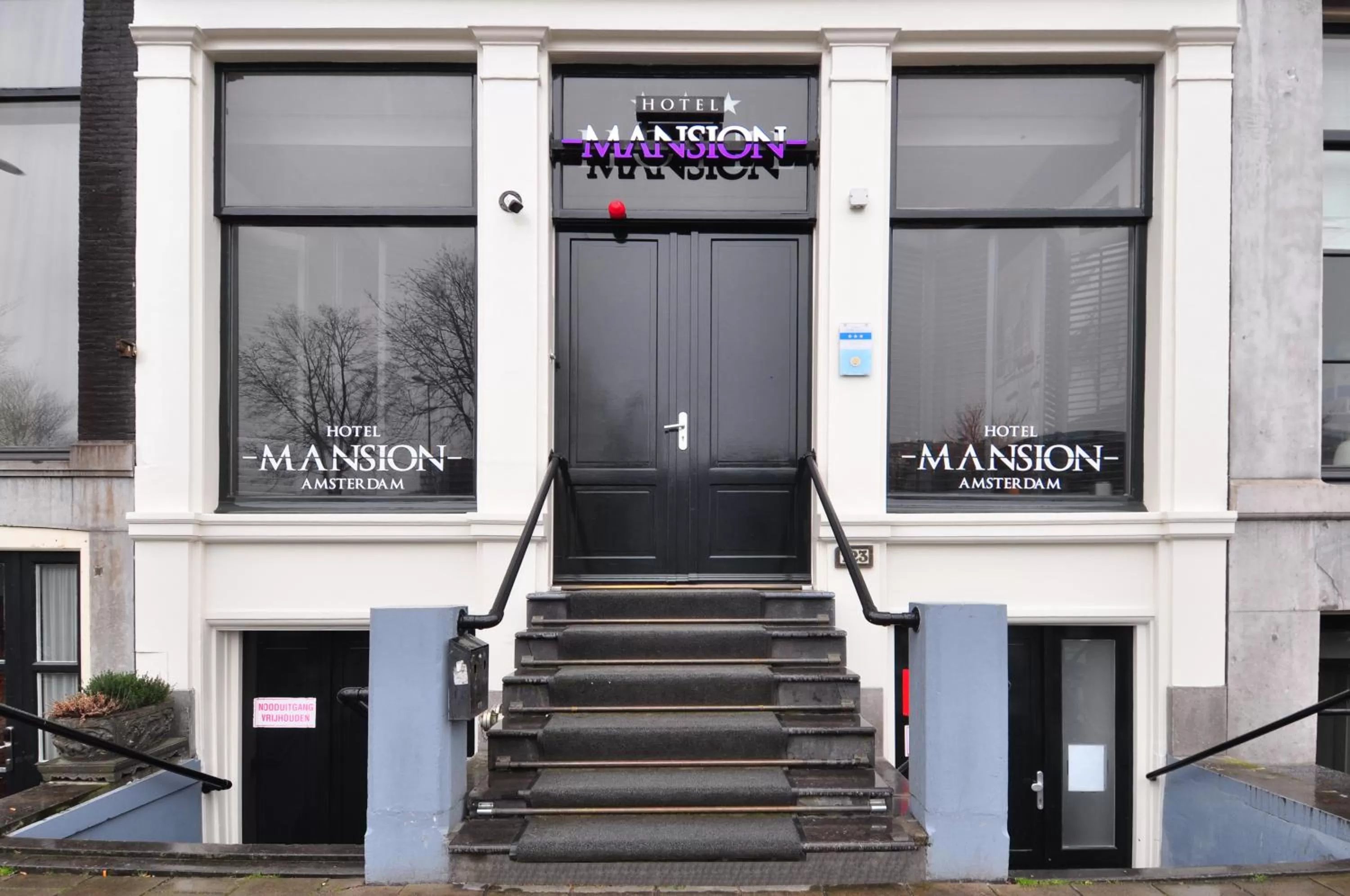 Property building in Hotel Mansion