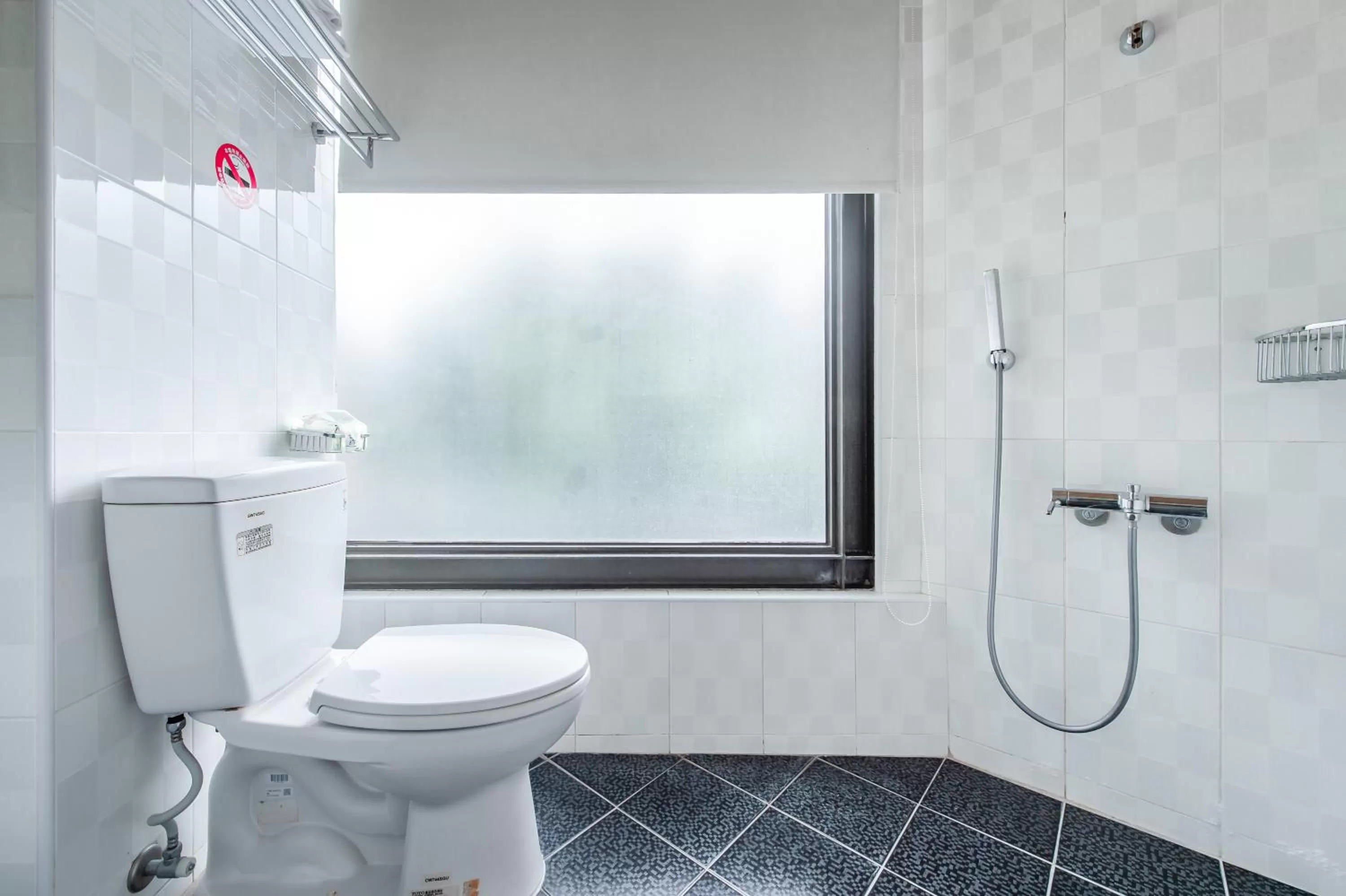 Bathroom in lightness Station Inn