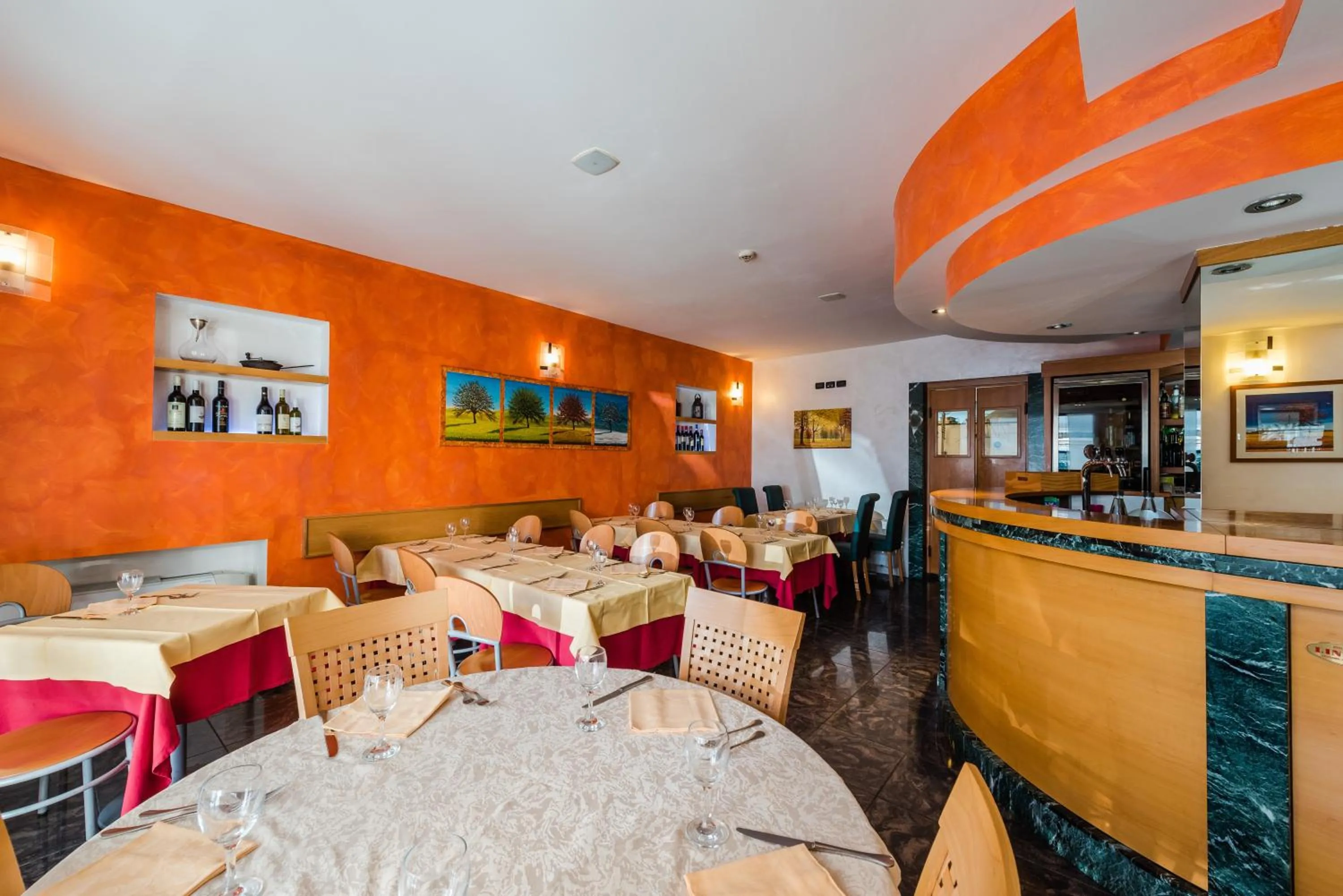 Restaurant/places to eat in Hotel Au Soleil