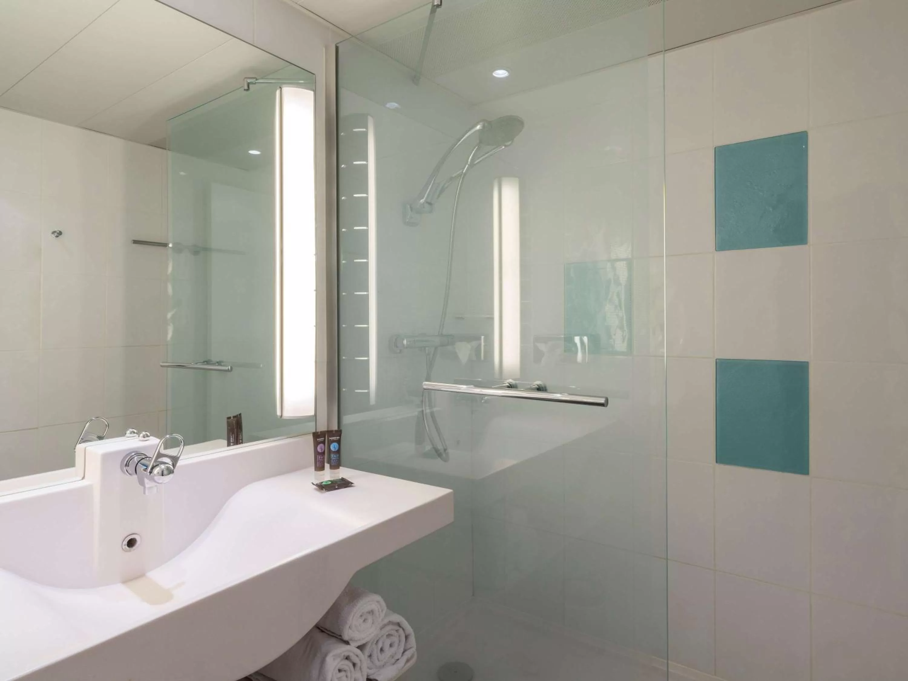 Standard Room With 1 Double Bed And 1 Sofa in Novotel Lyon Bron Eurexpo