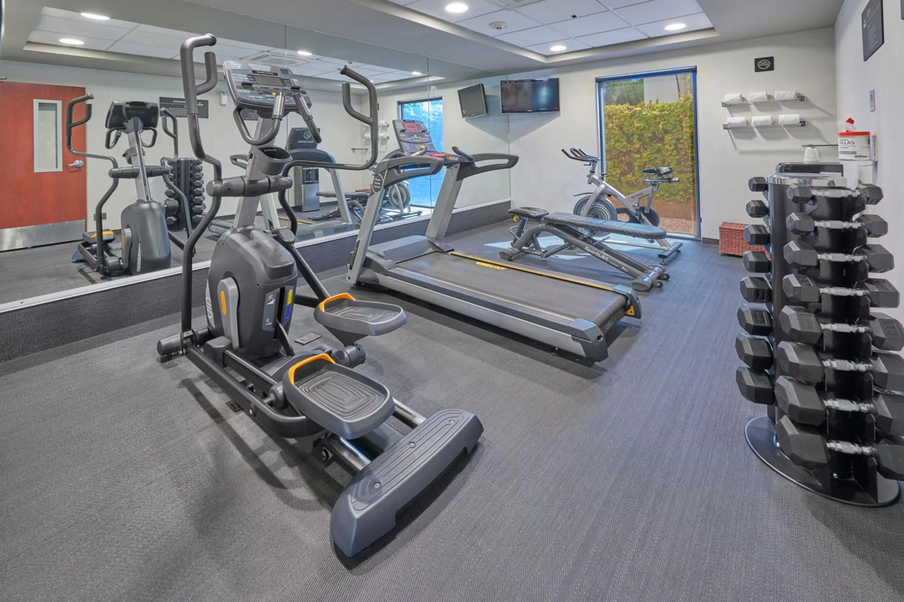 Fitness centre/facilities in City Express by Marriott Irapuato