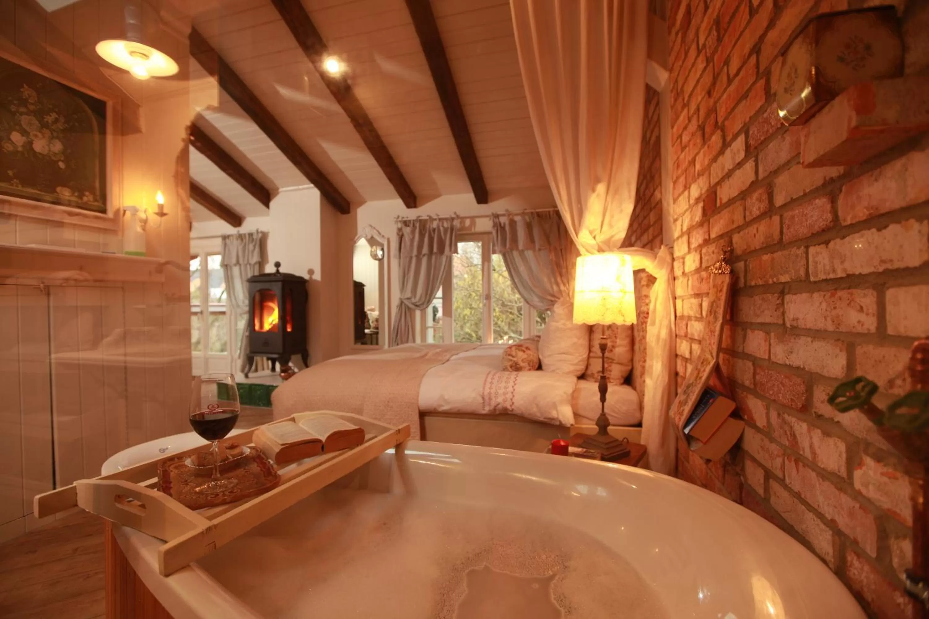 Bathroom, Bed in Weißt Du noch - Gästehäuser & Suiten