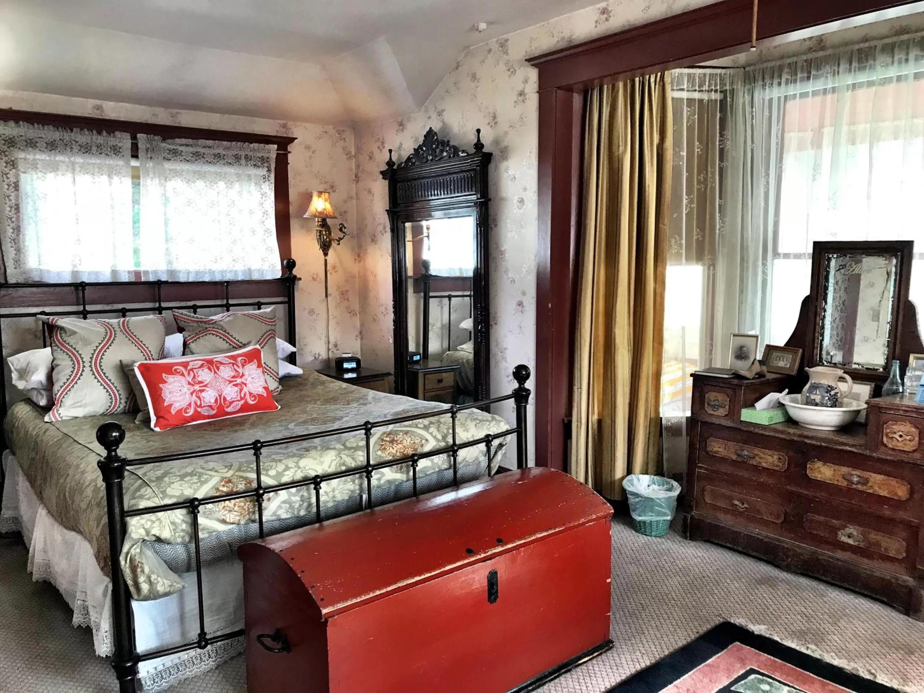 Bed in Historic Skagway Inn