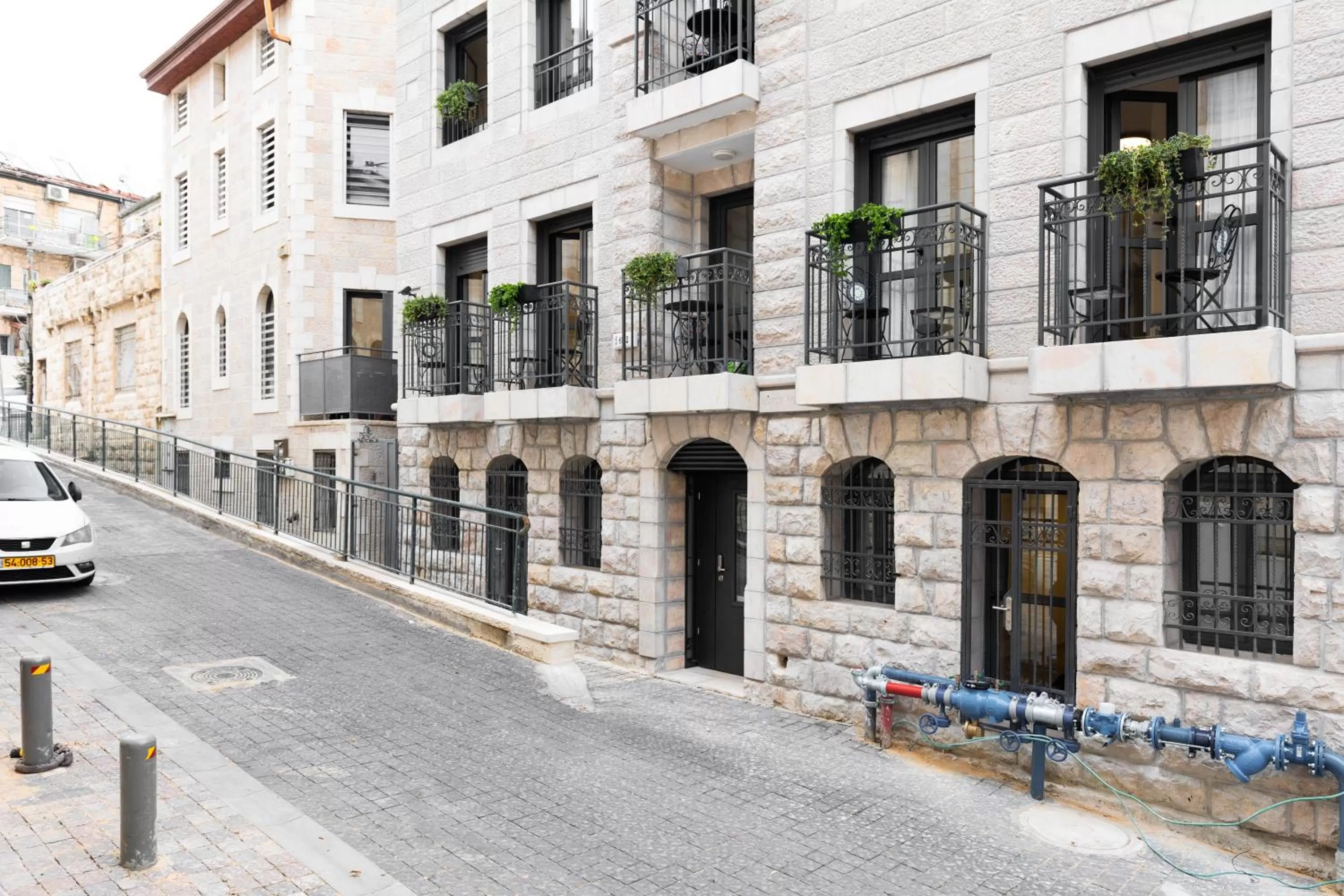 Quiet street view in Mate ALMA - By HOMY