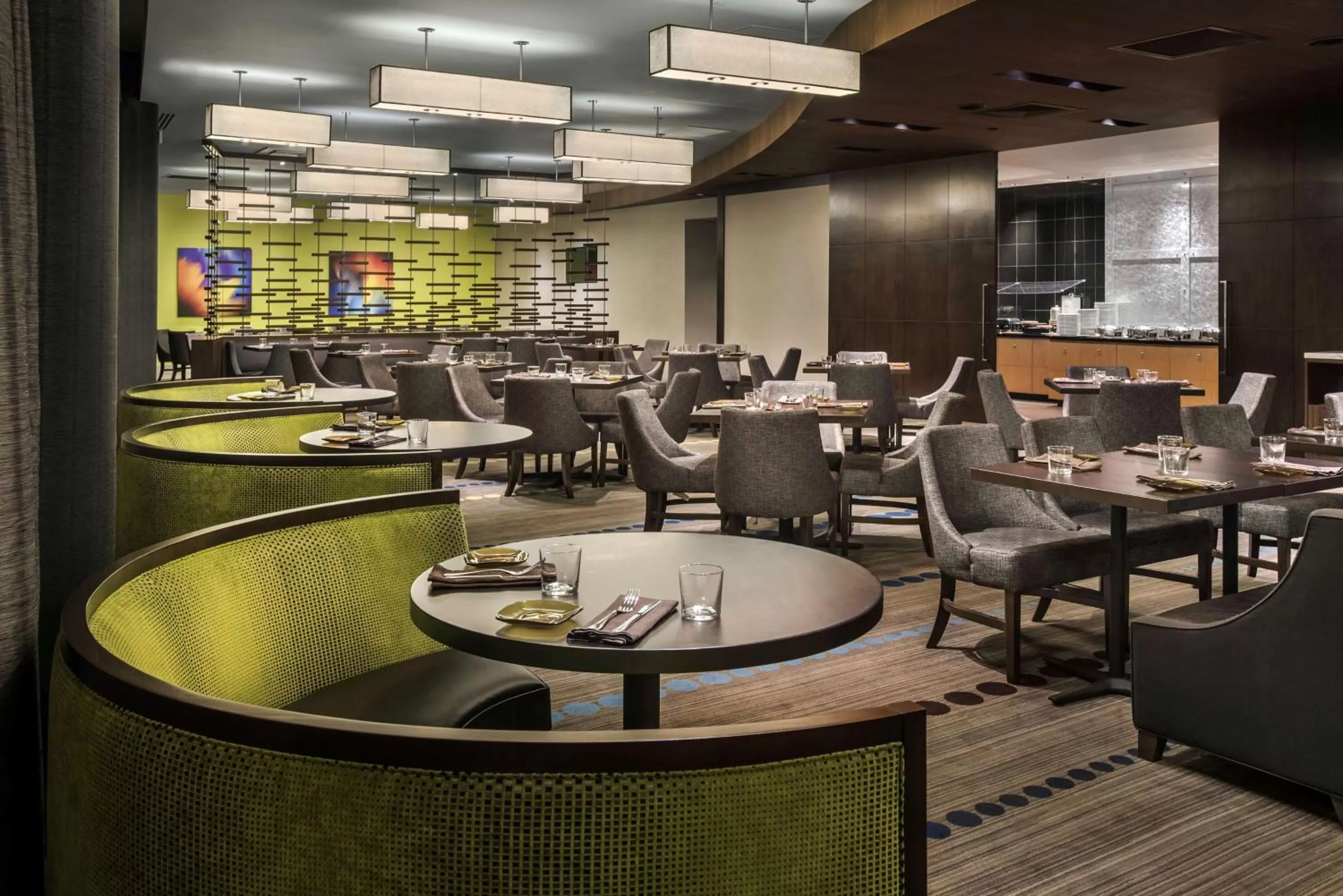 Restaurant/places to eat in Hyatt Regency Pittsburgh International Airport