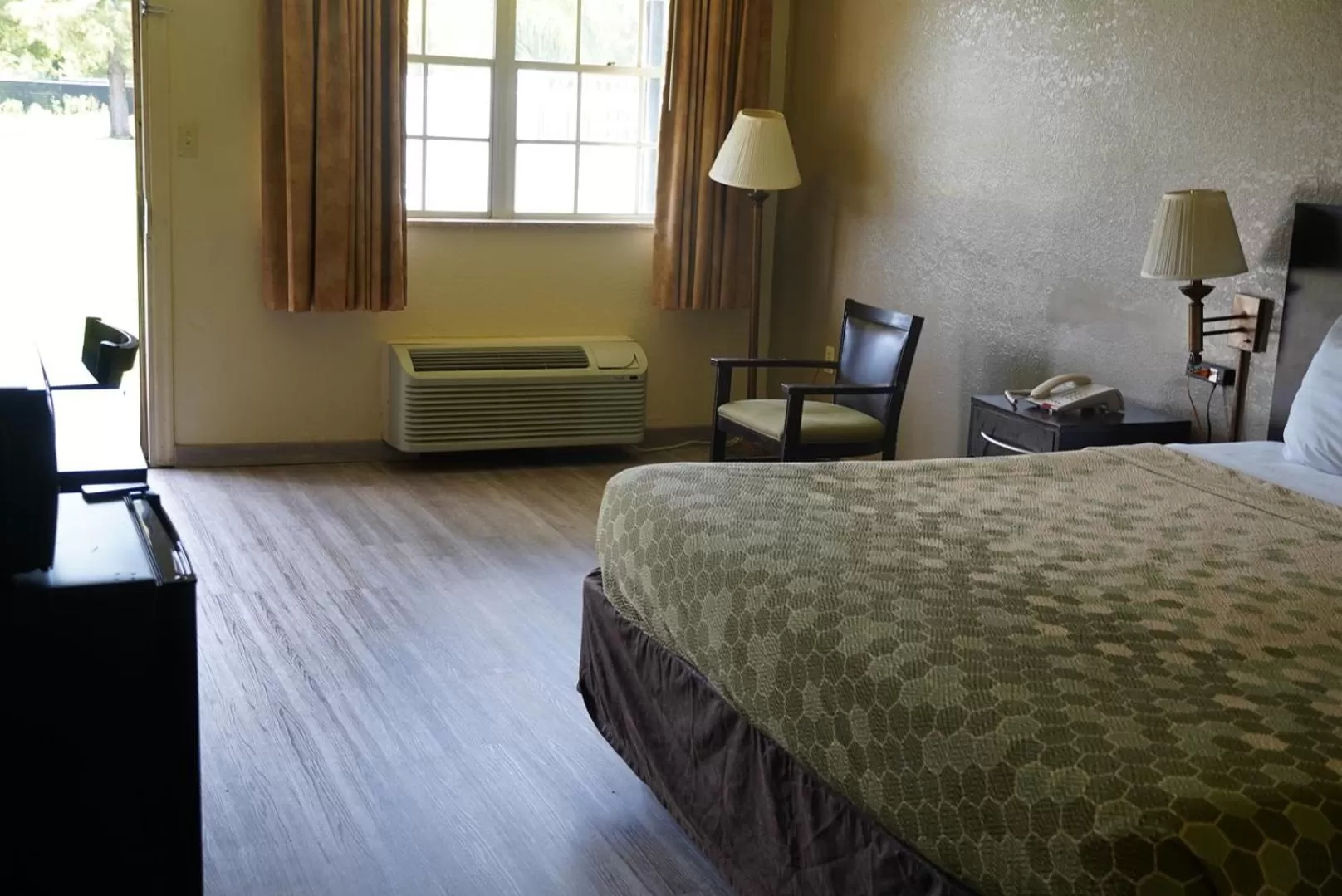 Bed in Econo Lodge Jacksonville South