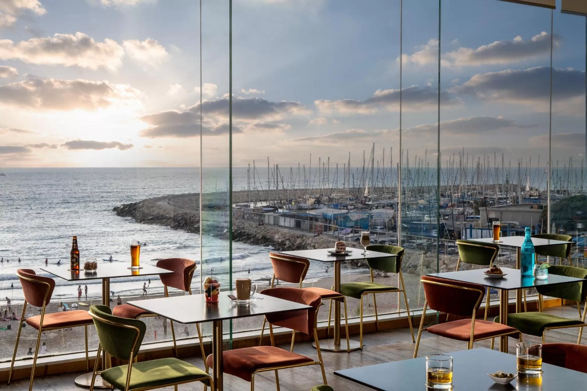 Restaurant/places to eat in Crowne Plaza Tel Aviv Beach by IHG