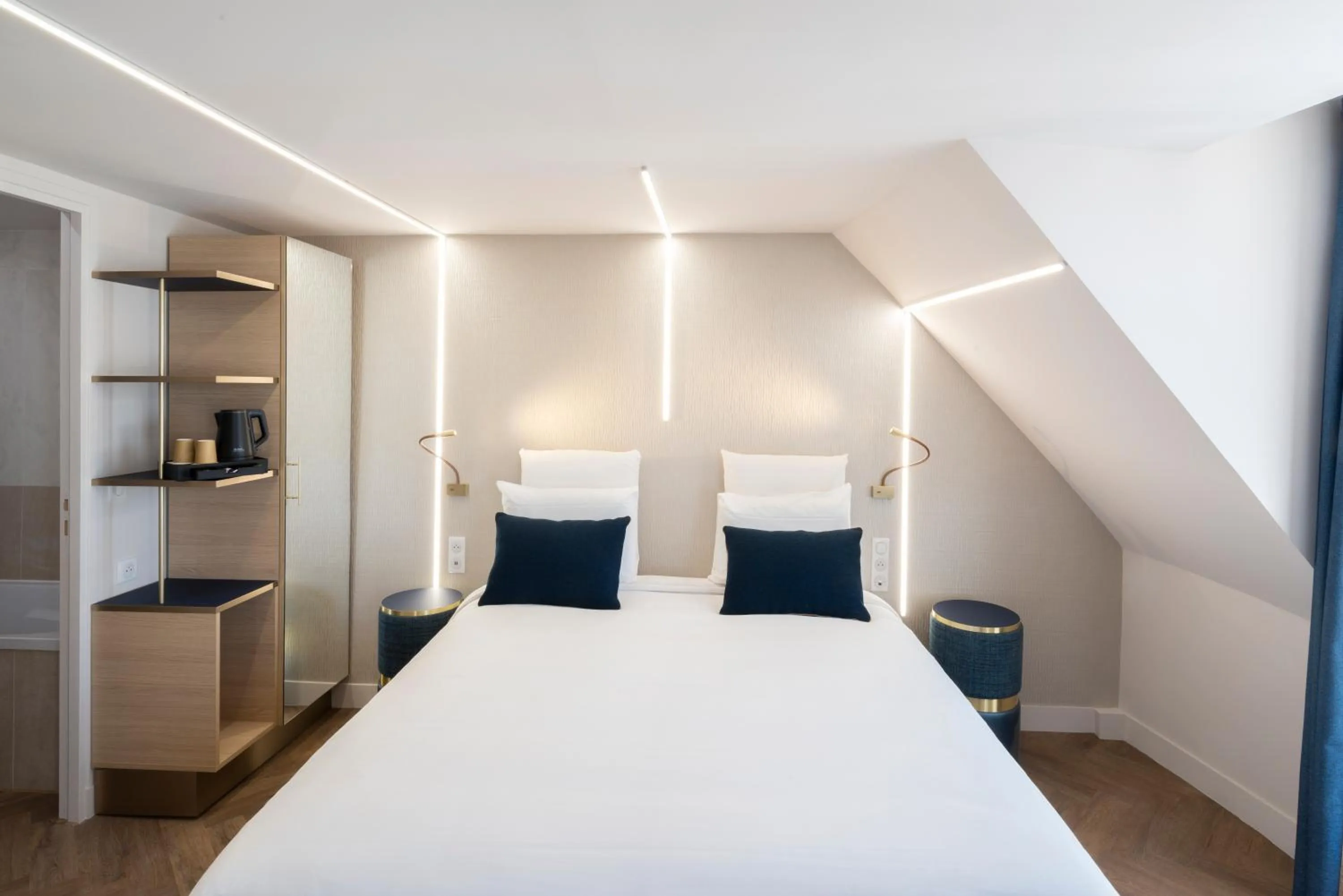 Bed in Mercure Paris Opera Lafayette