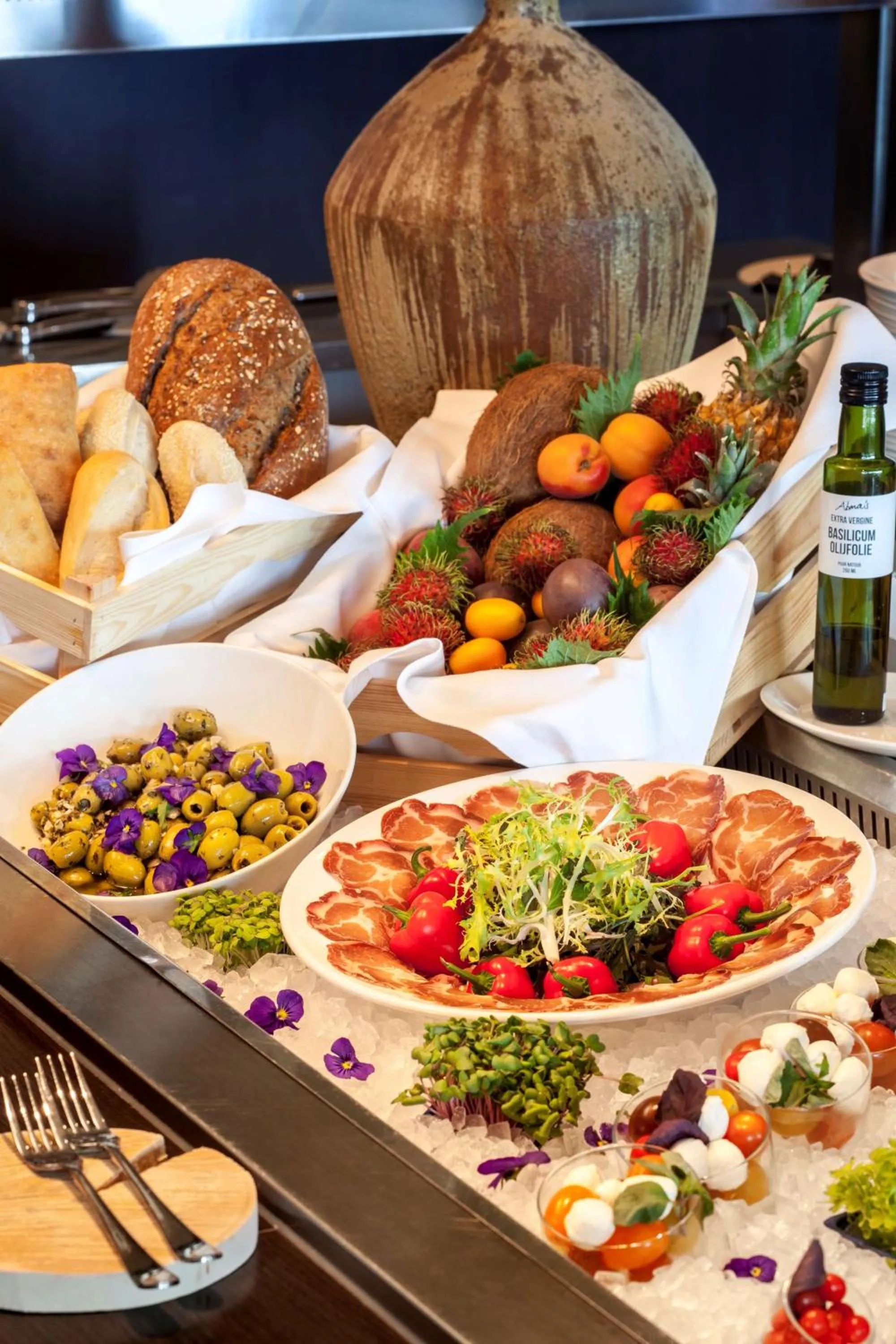 Restaurant/places to eat in Park Plaza Amsterdam Airport