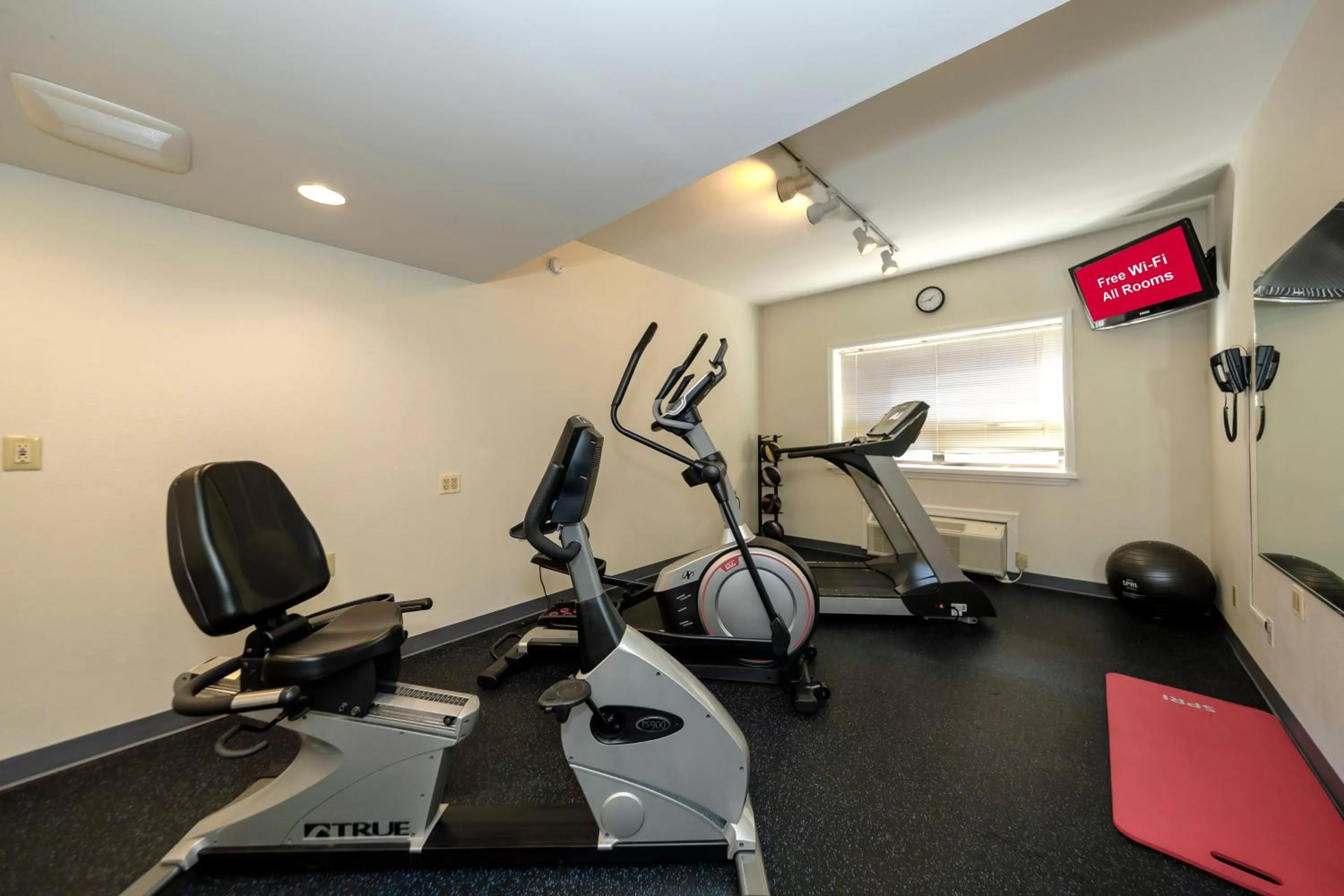 Fitness centre/facilities in Red Roof Inn & Suites Newburgh - Stewart Airport West Point