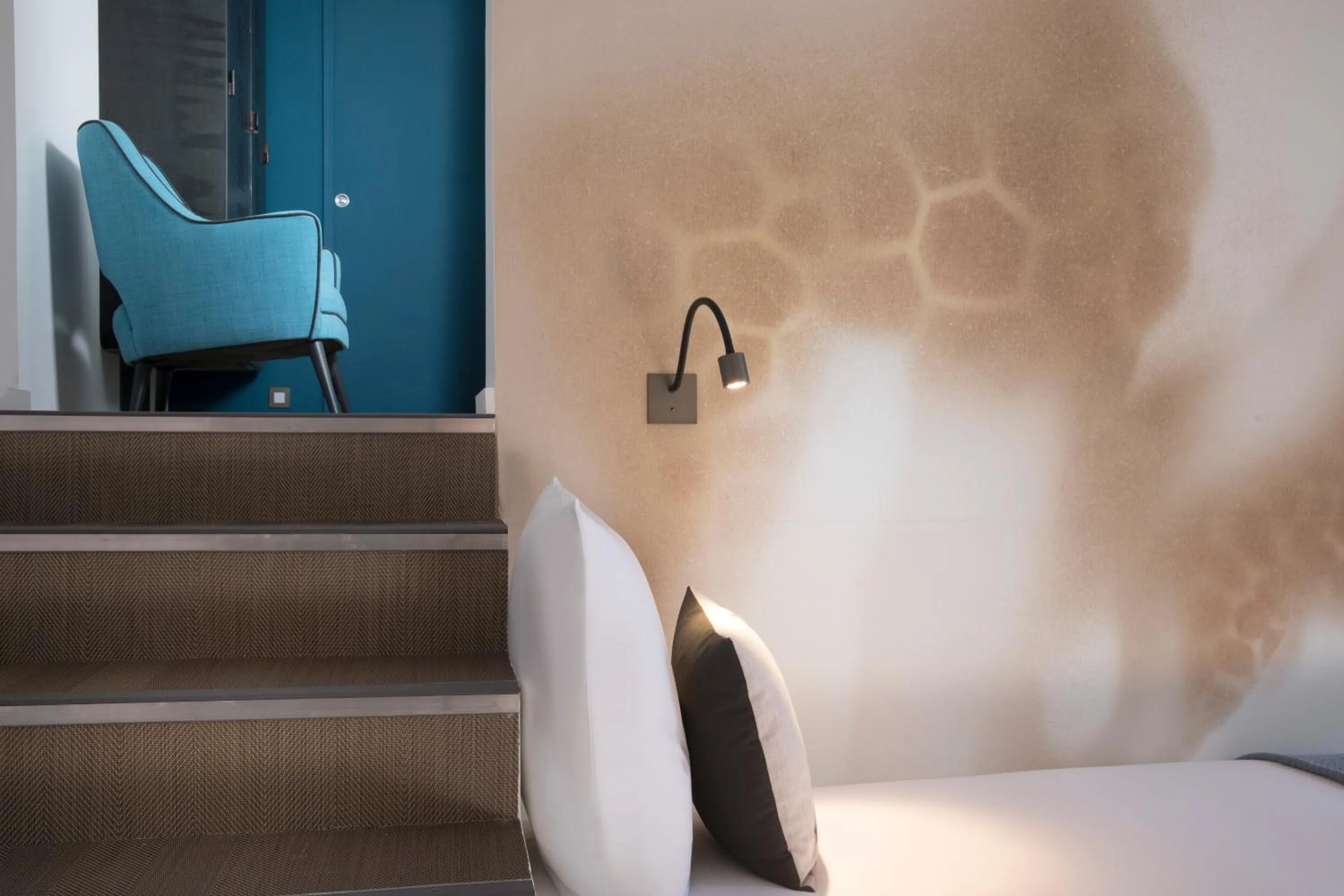 Bedroom in Hôtel Les Deux Girafes