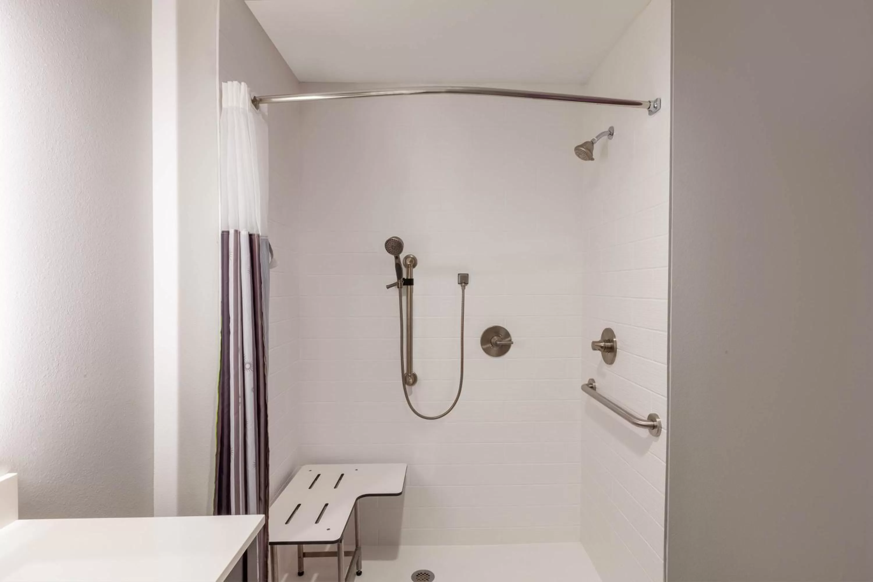 Shower in La Quinta Inn & Suites by Wyndham Lafayette Oil Center