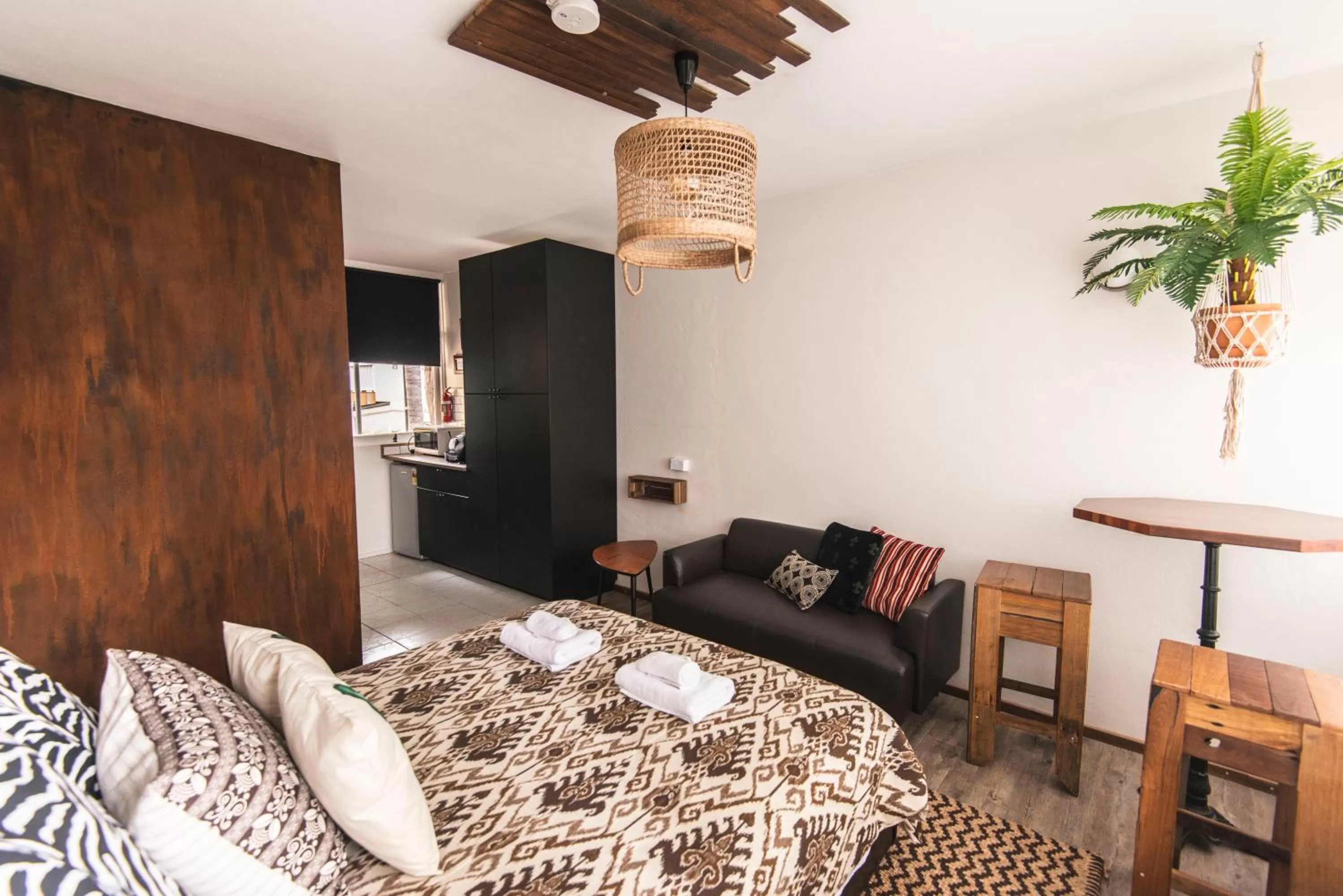 Bed in Manly Waves Studios & Apartments