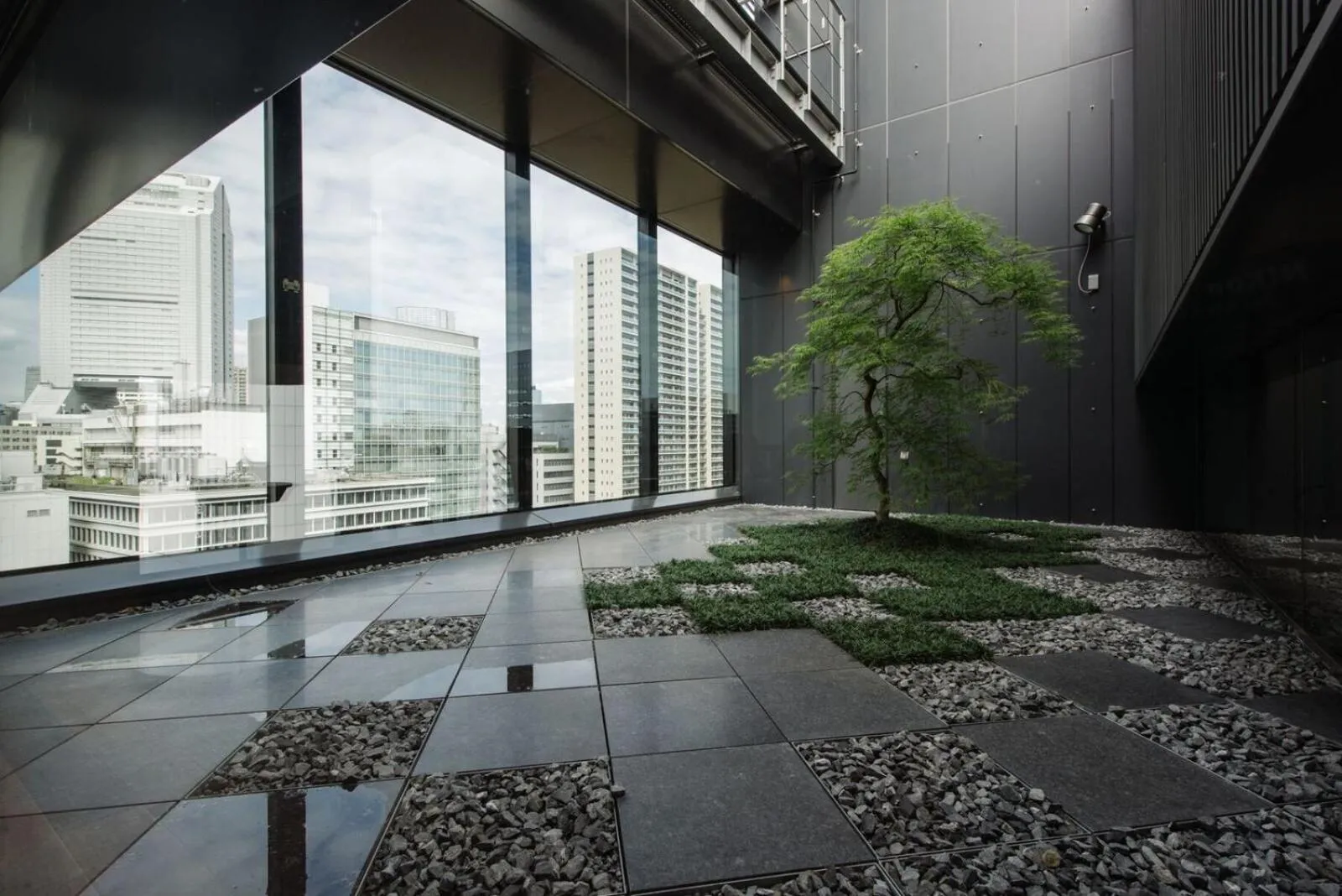 Lounge or bar in Pullman Tokyo Tamachi