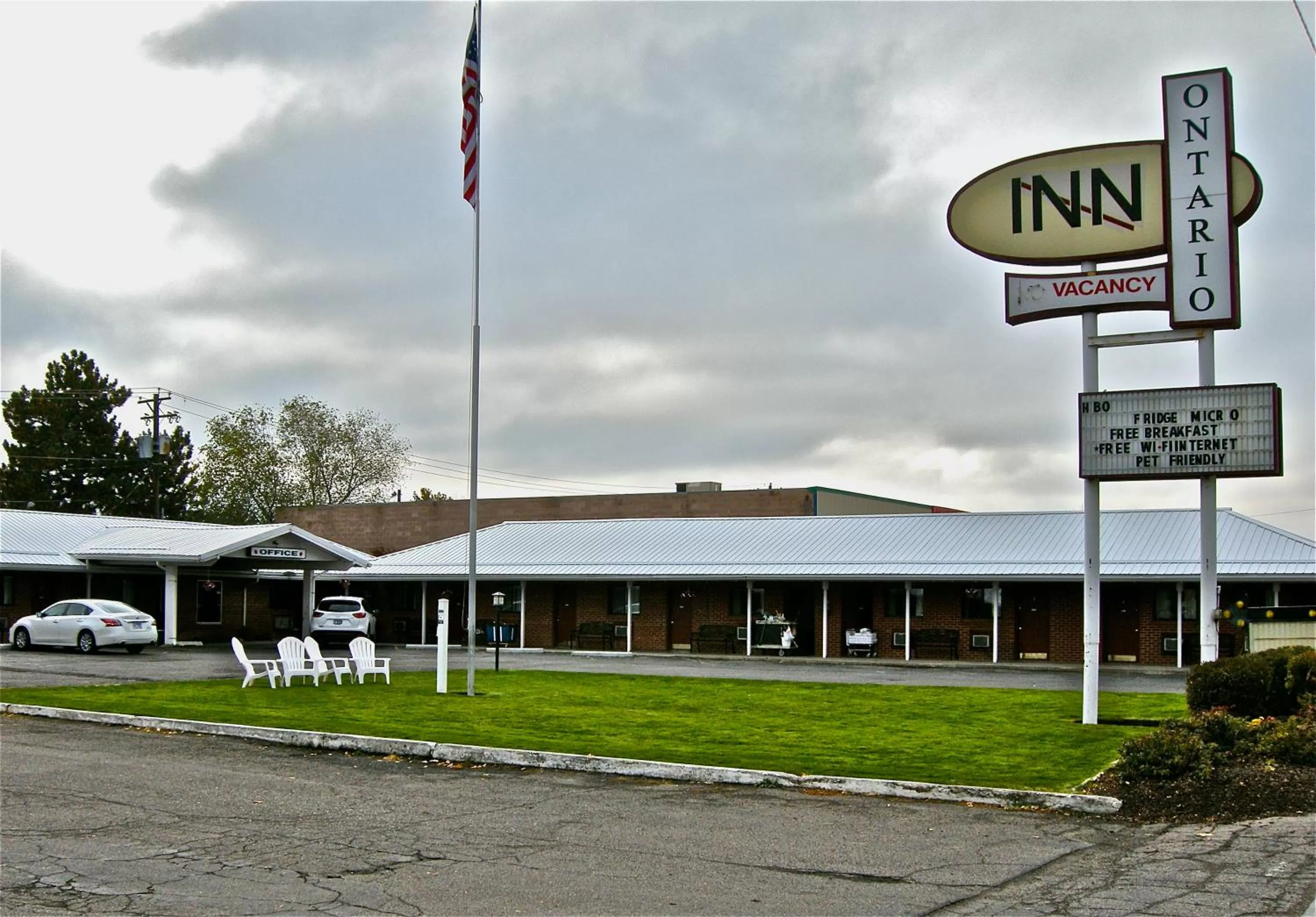 Property building in Ontario Inn