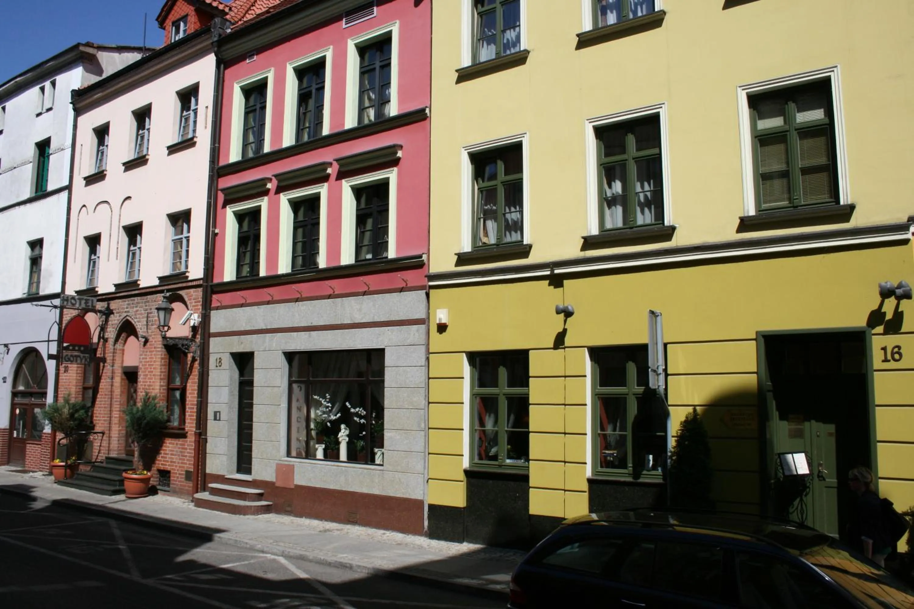 Facade/entrance in Gotyk