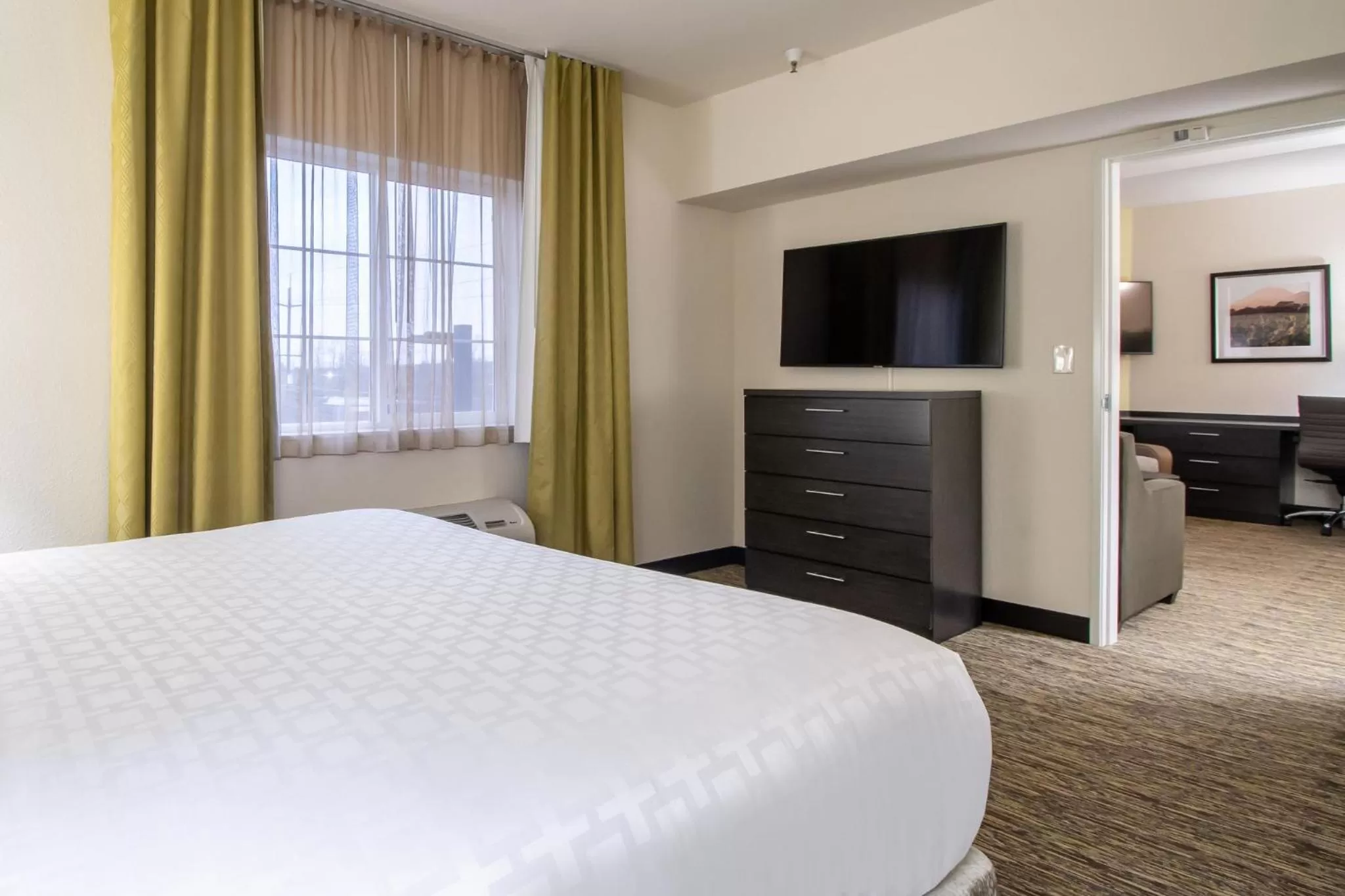 Photo of the whole room, Bed in Candlewood Suites Portland Airport by IHG